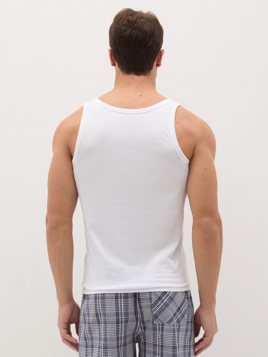 Three-pack racerback vests in organic cotton_3