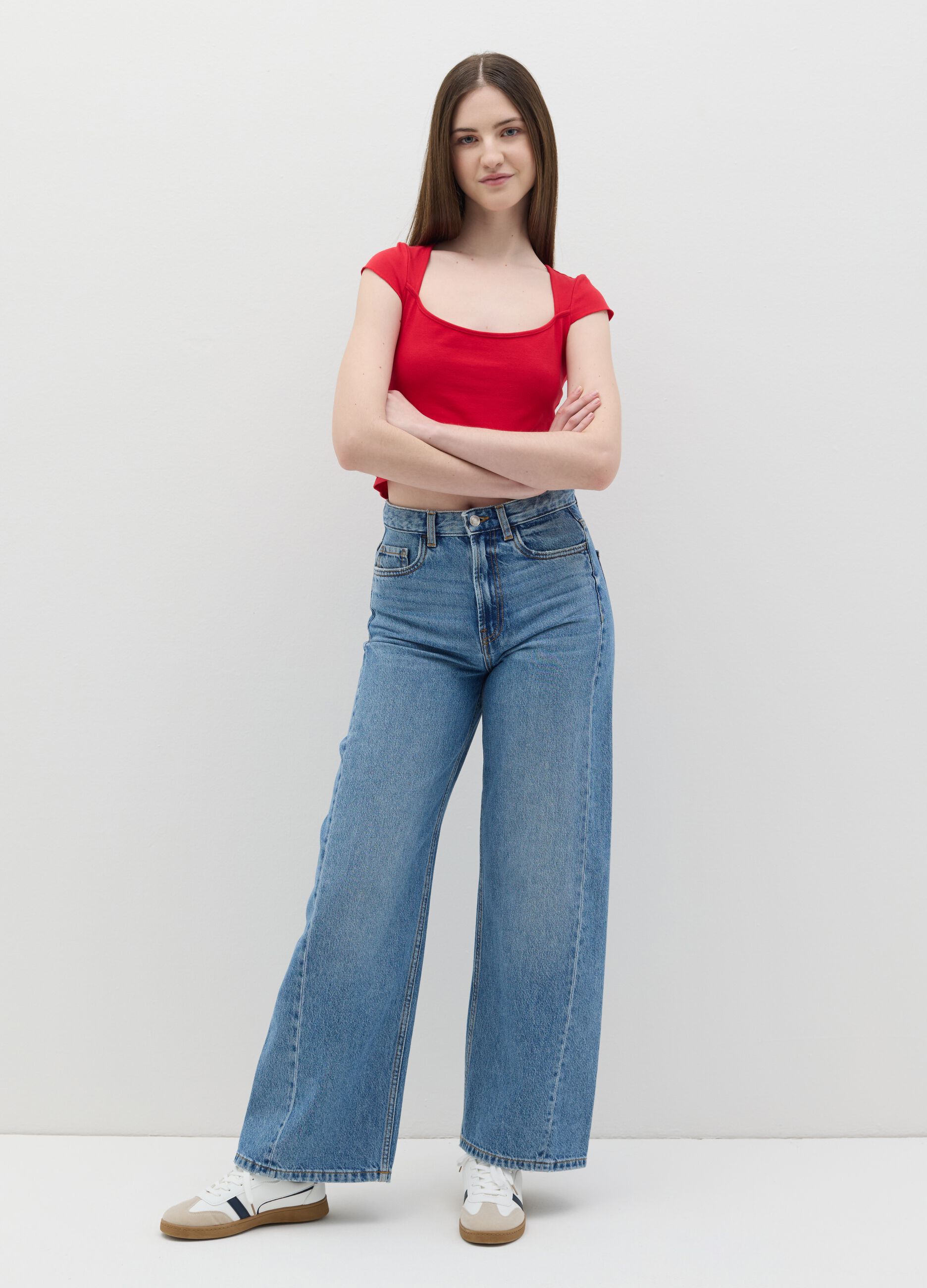 T-shirt da donna in cotone elasticizzato rossa fitted con collo squadrato