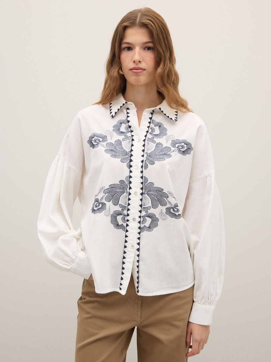 White oversized cotton and linen shirt with embroidery_1
