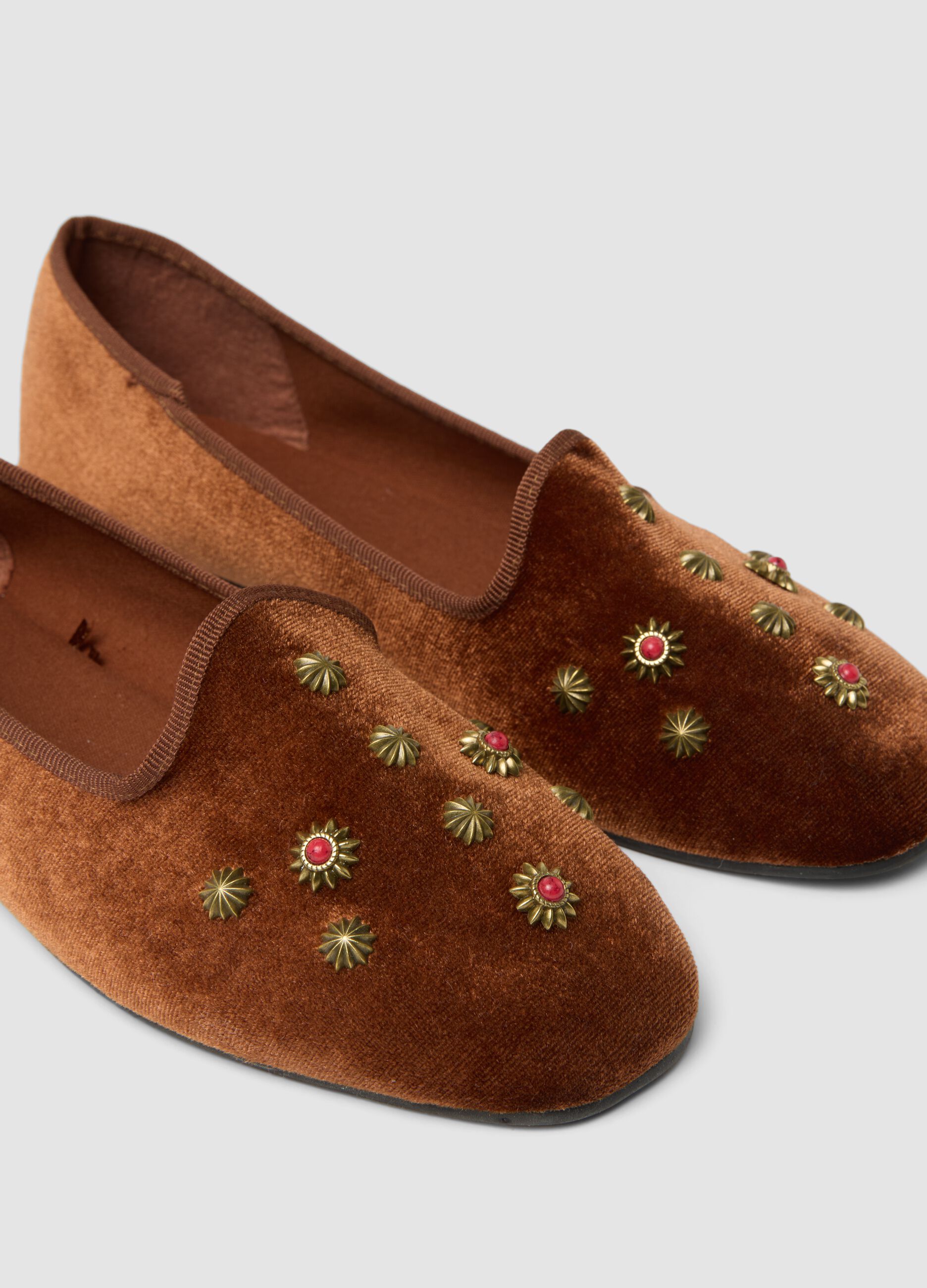 Brown Friulane with gold jewel appliqu&eacute;s