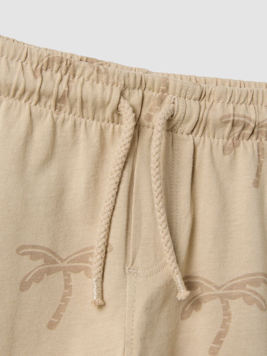 Shorts beige in cotone organico con stampa all over_3