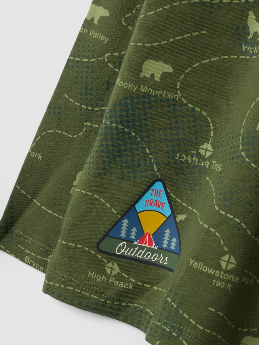 T-shirt over verde in puro cotone con patch decorative_3