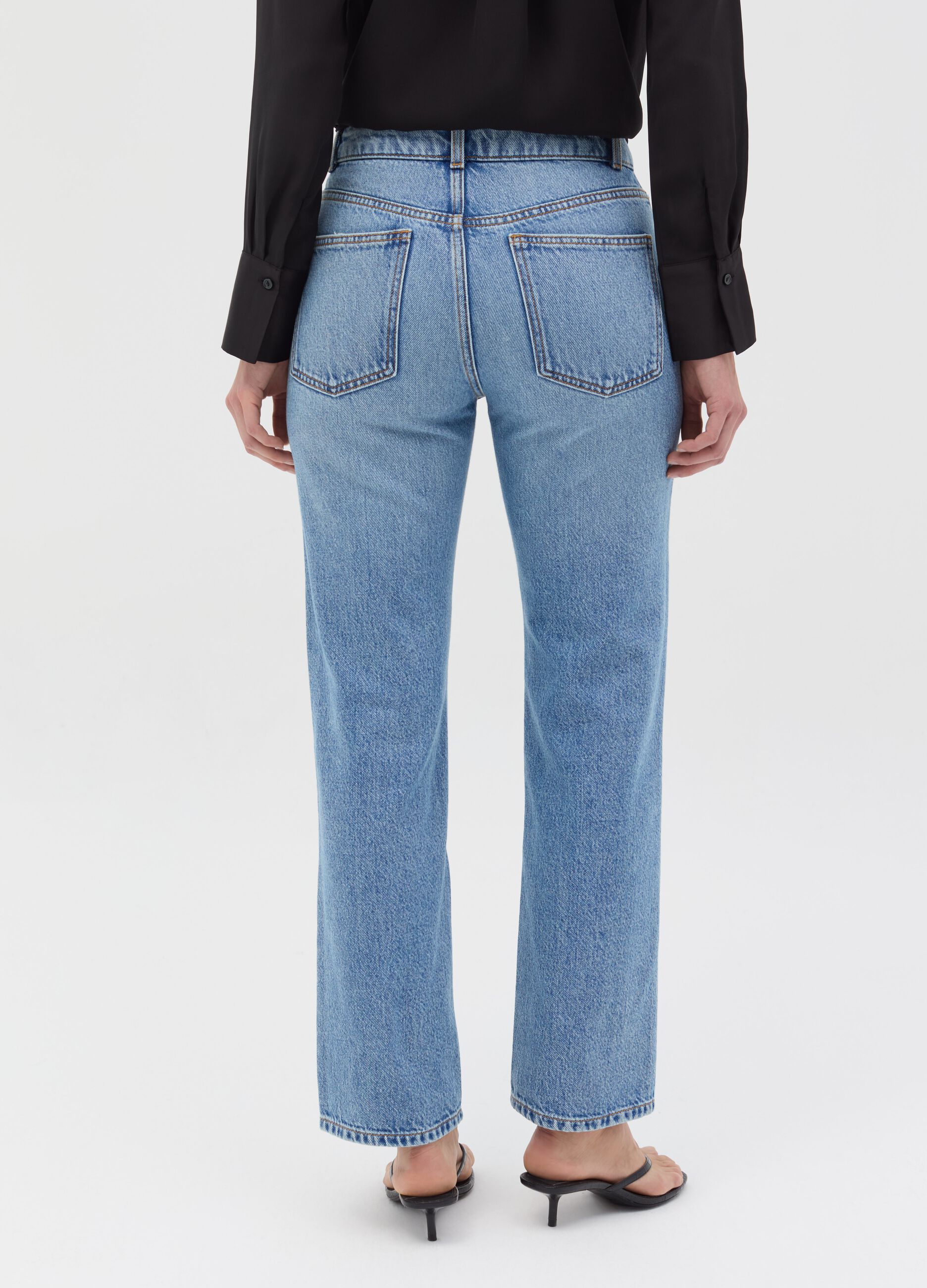 Straight-fit jeans with five pockets