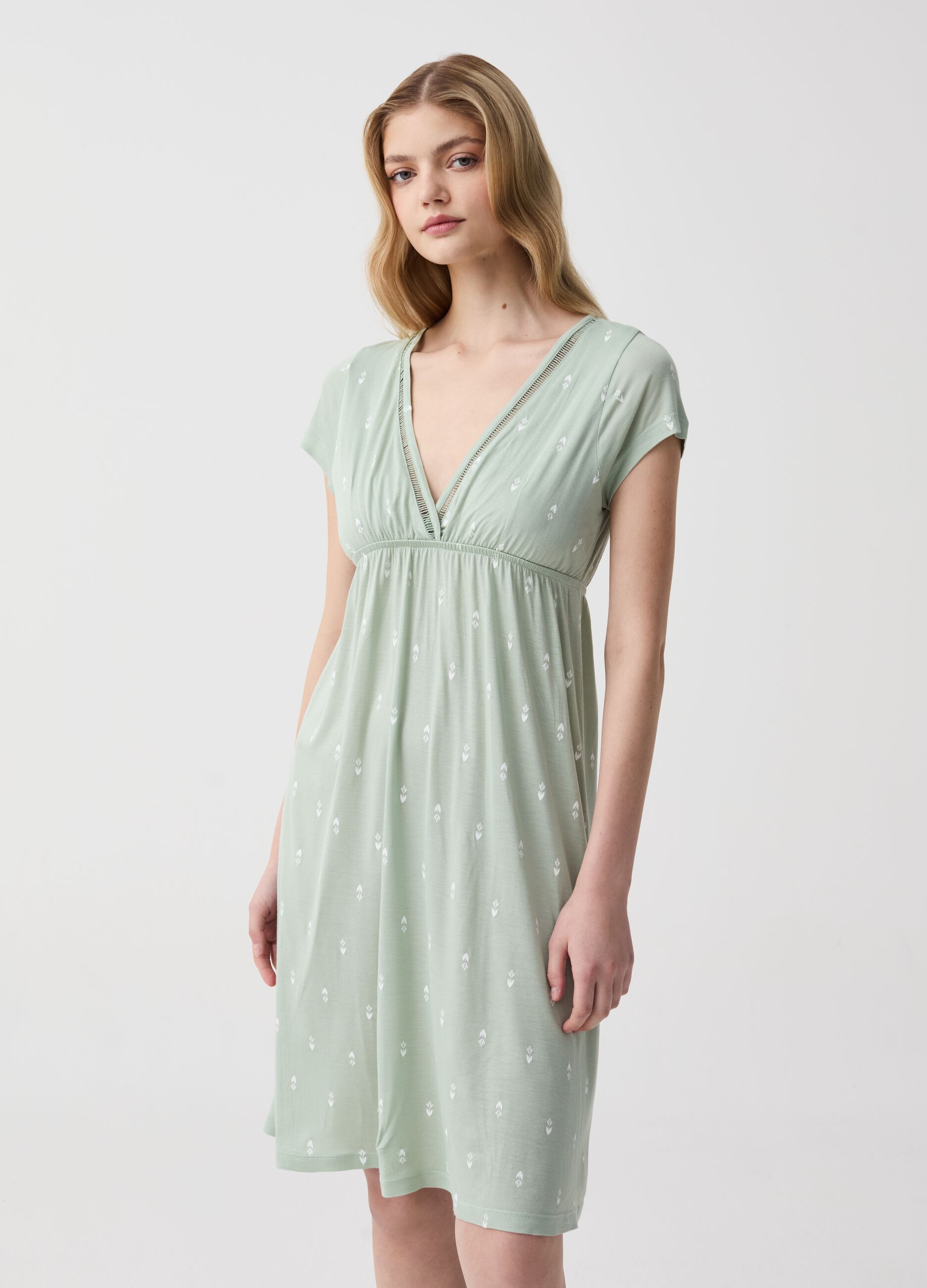 Empire-style nightdress with print