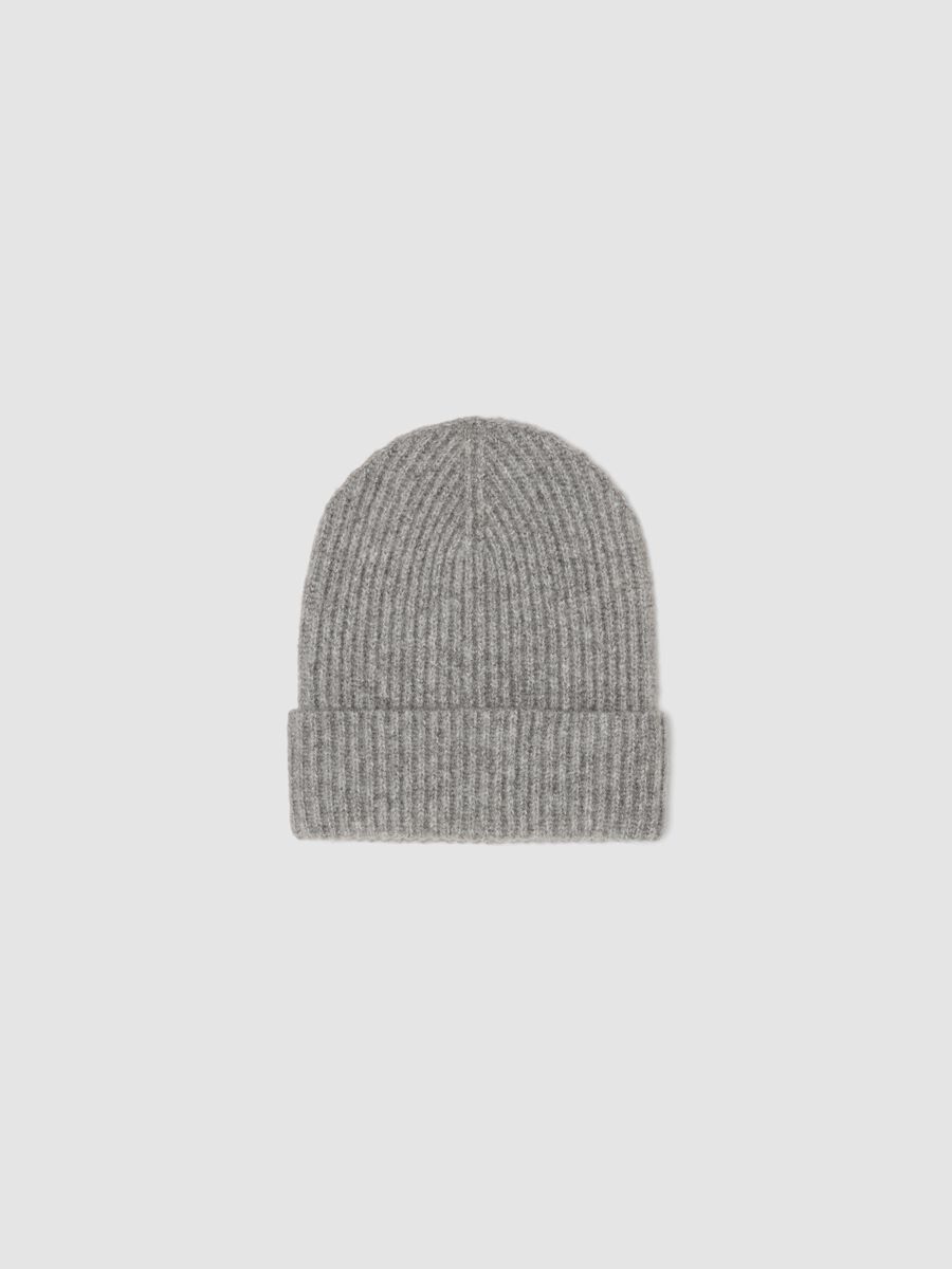 Cappello grigio in lana elasticizzato a coste_0