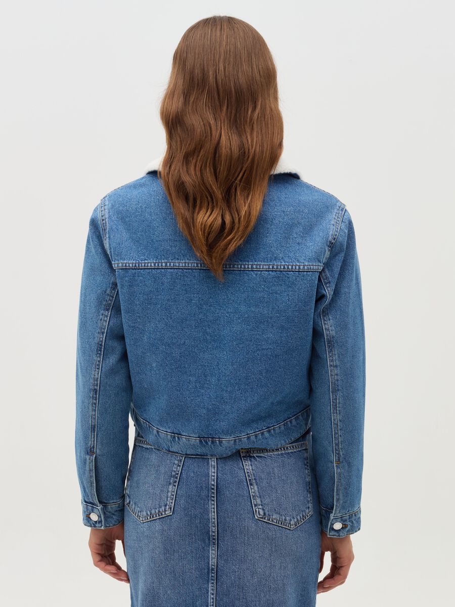 Short jacket in denim with sherpa collar_2