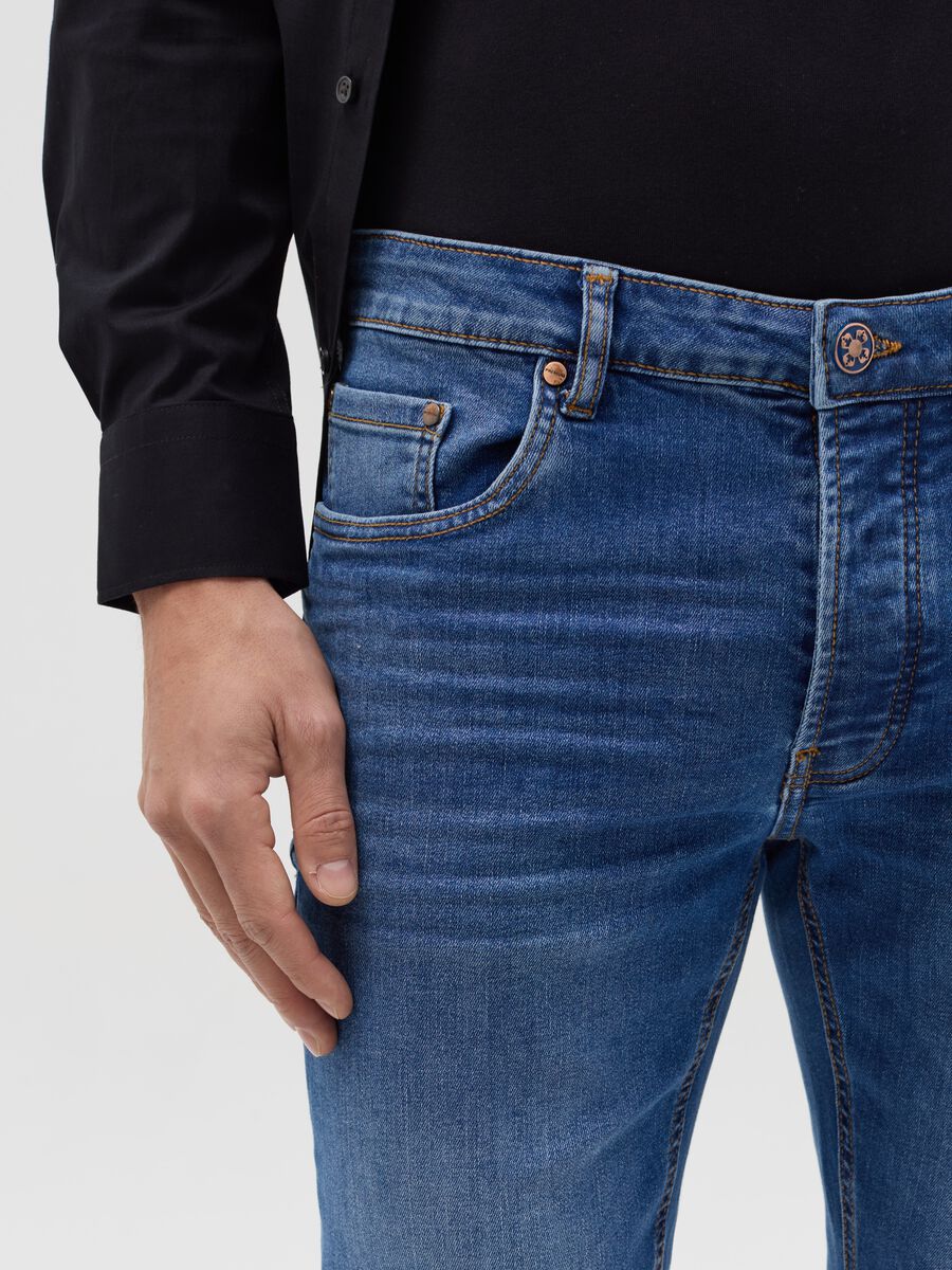 Slim-fit jeans with fading_2