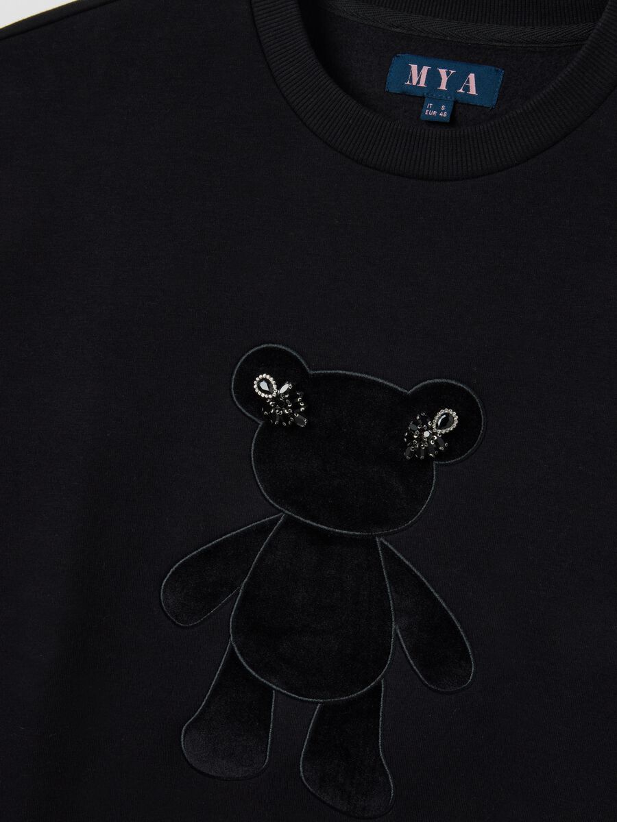 Black cotton blend regular fit sweatshirt with embroidered teddy bear_5