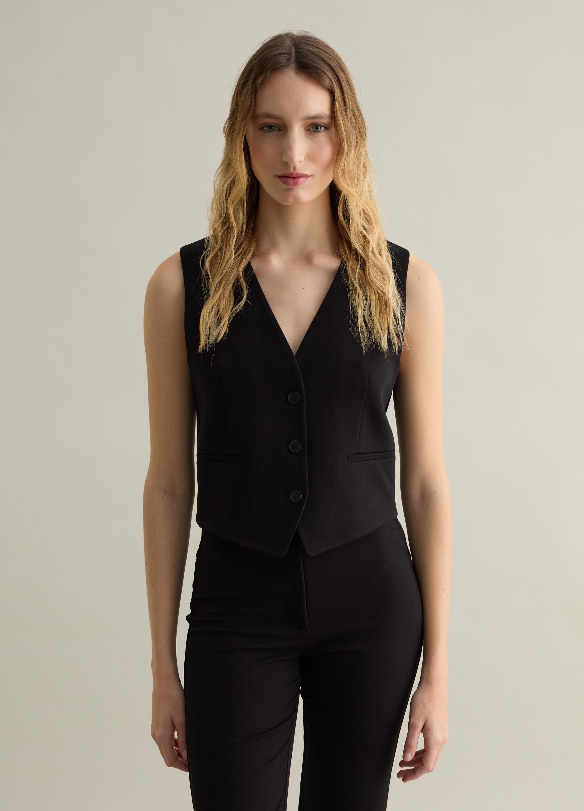 Solid colour waistcoat with buttons