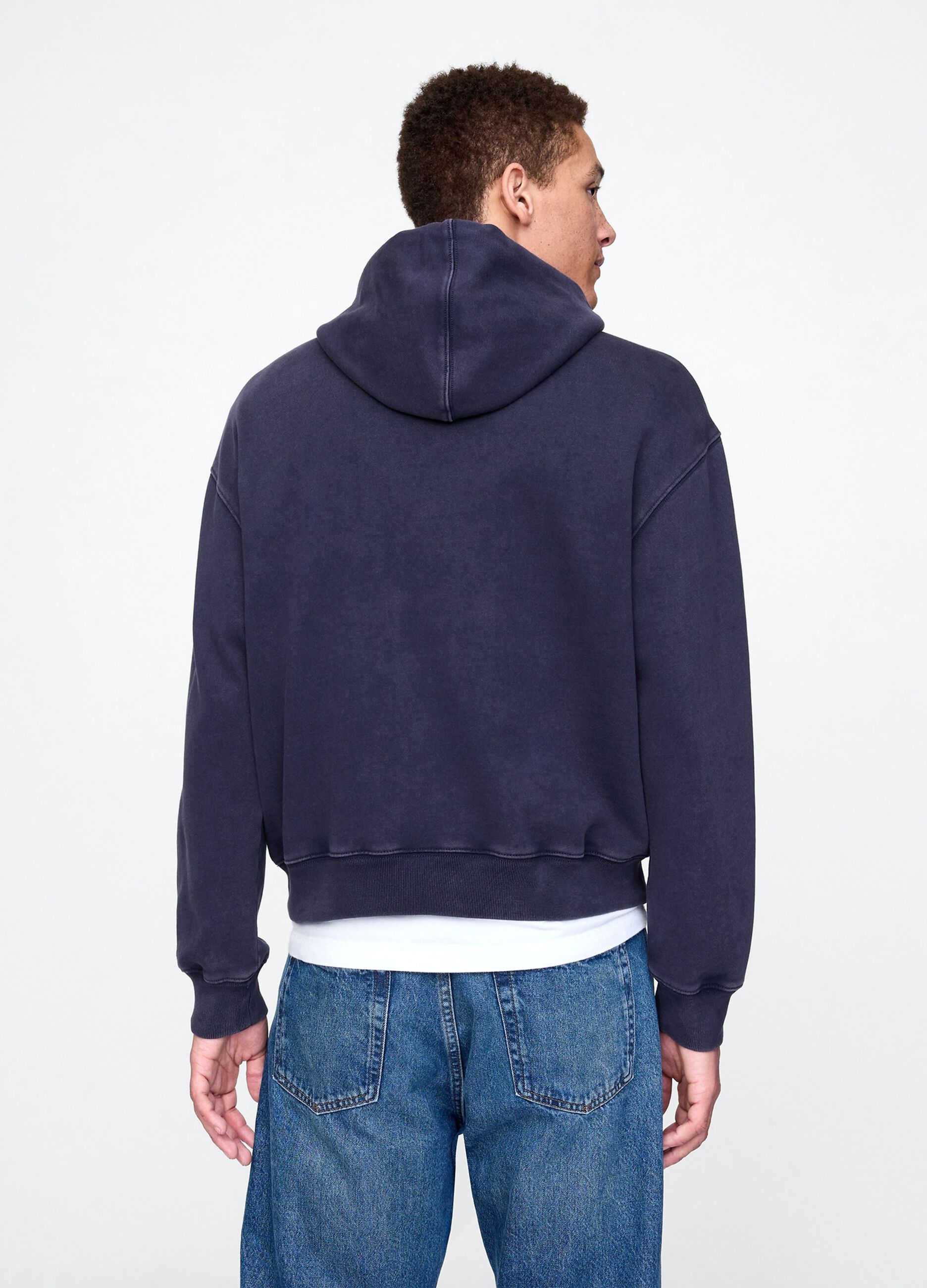 Sweatshirt with hood and logo patch