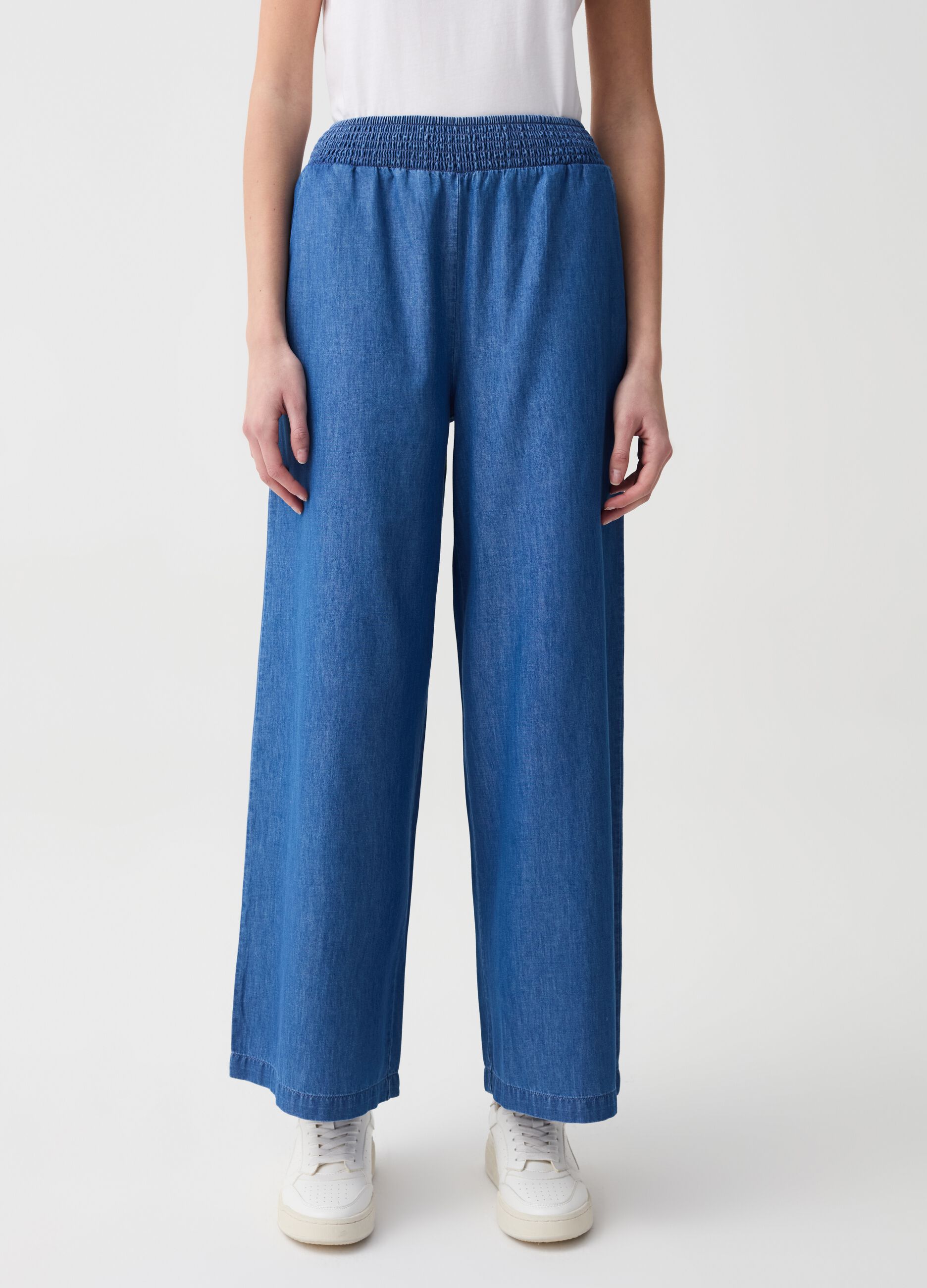 Wide-leg jeans in fluid fabric