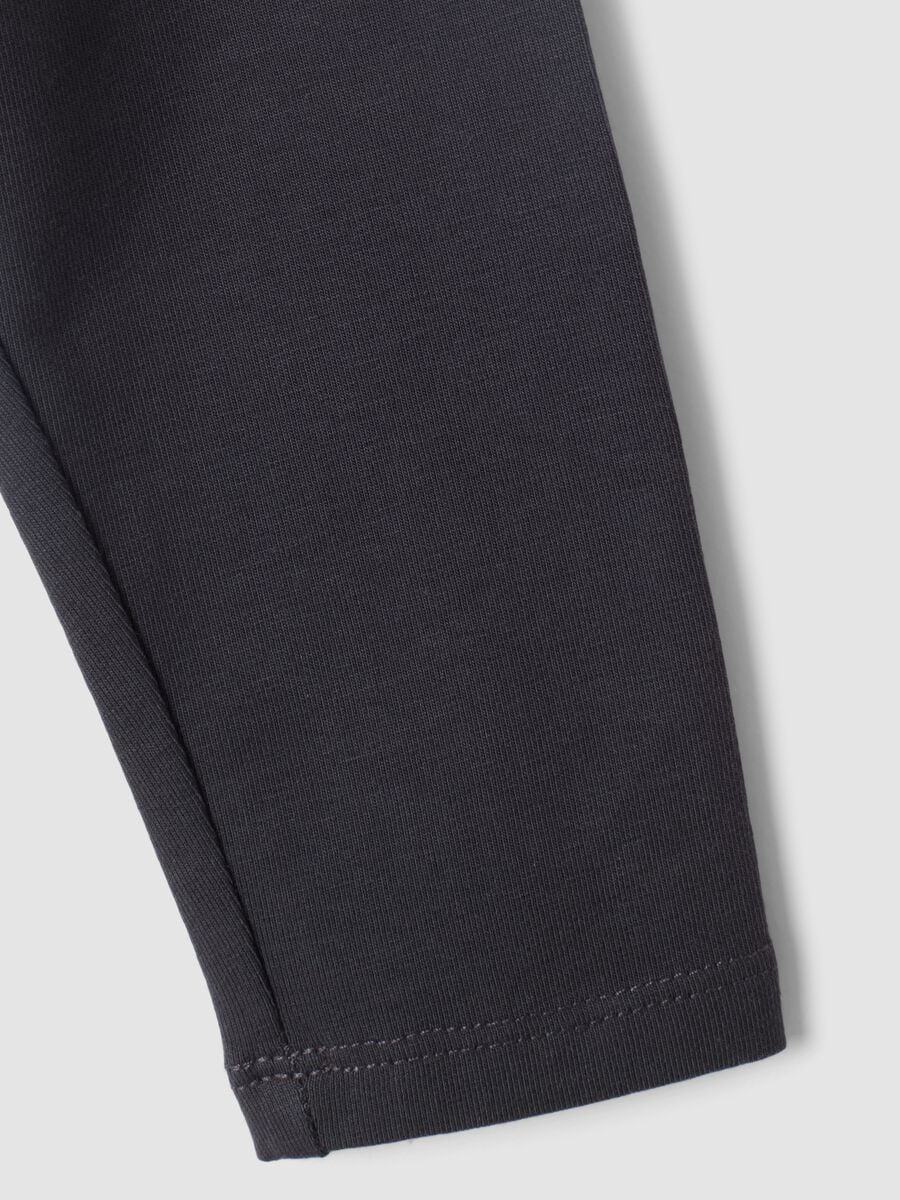 Leggings neri in misto cotone organico slim fit per bimba_3
