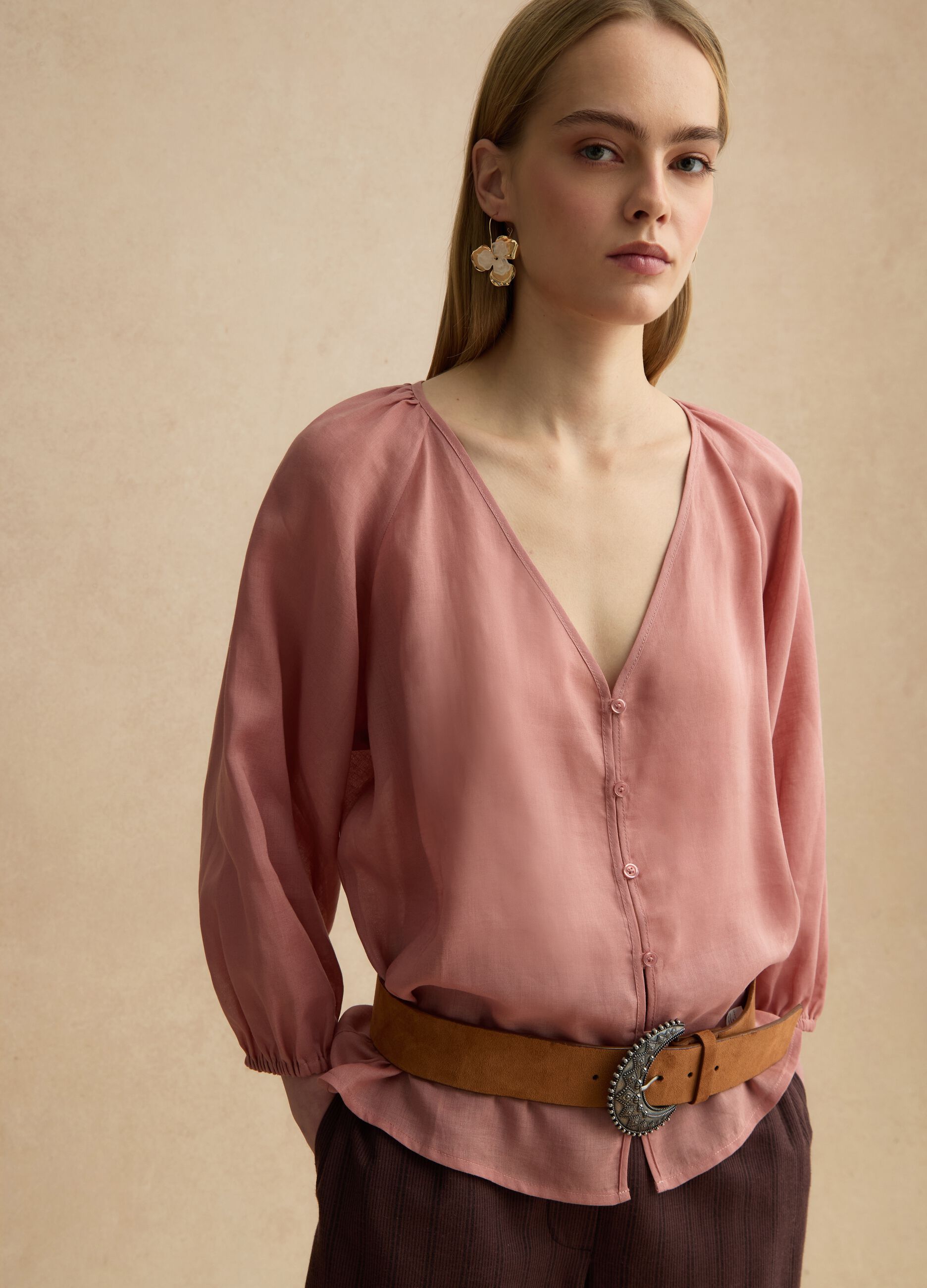 Pink ramie and lyocell-blend shirt with V-neck, regular fit