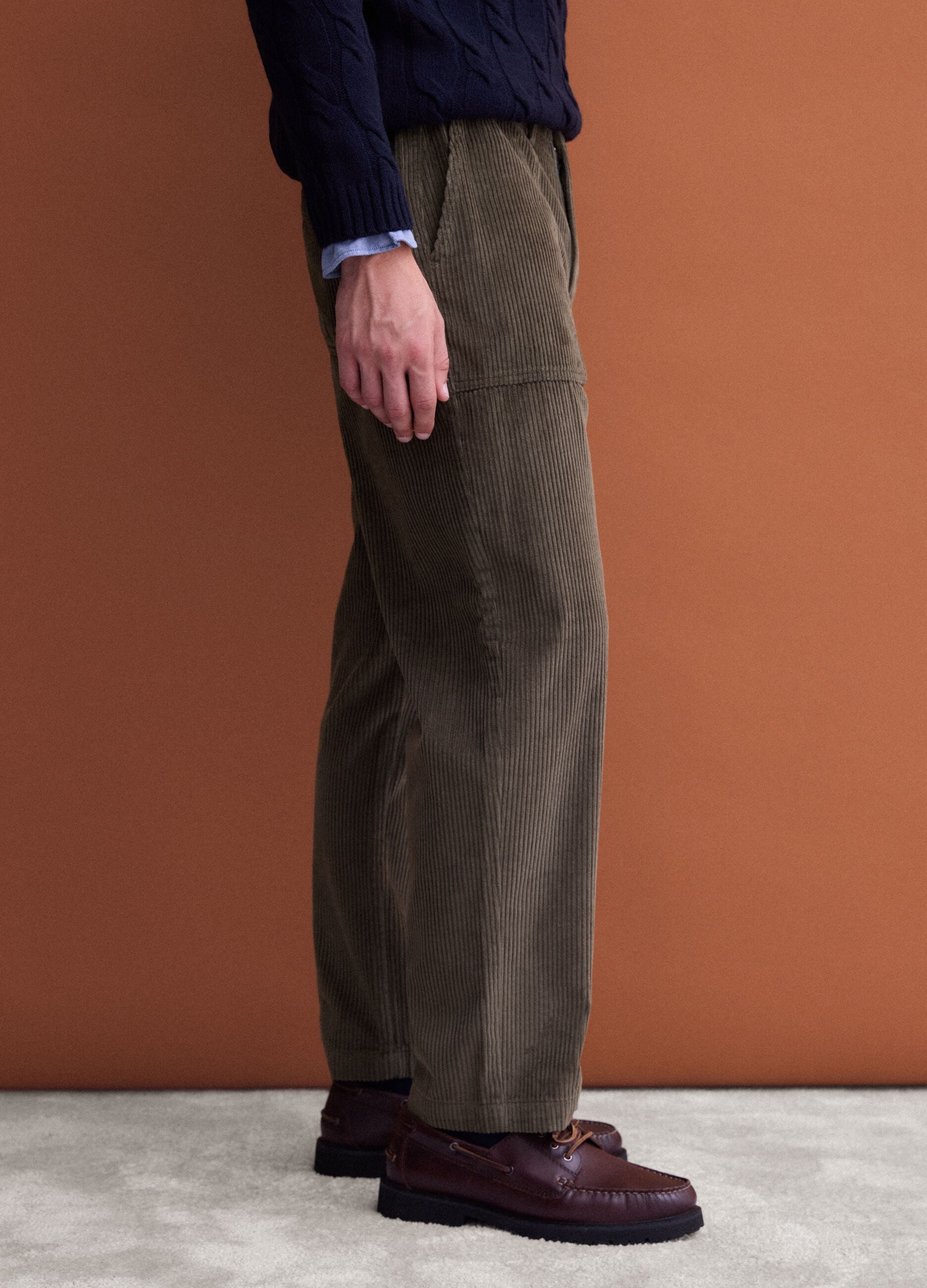 Green pure cotton corduroy carrot-fit trousers