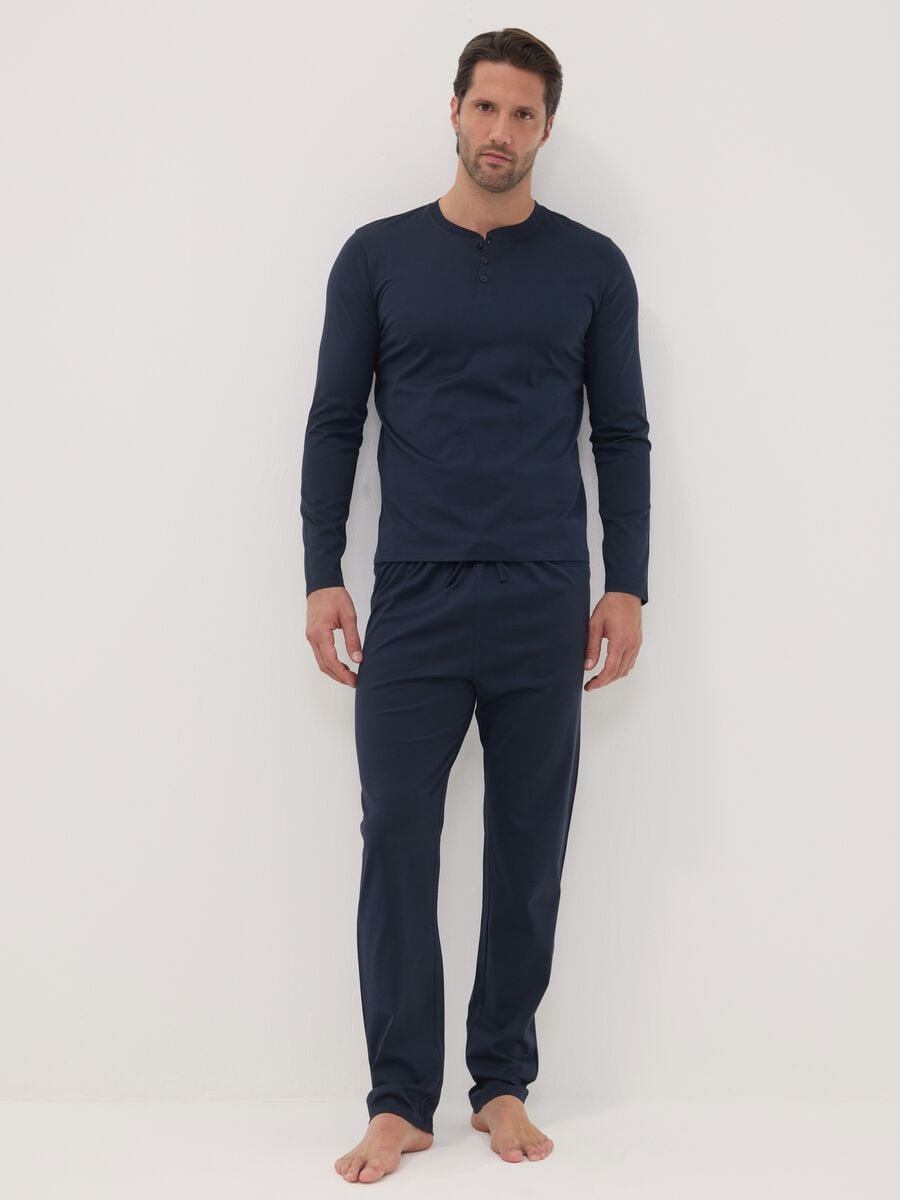 Pigiama blu in puro cotone organico con scollo serafino regular fit_0