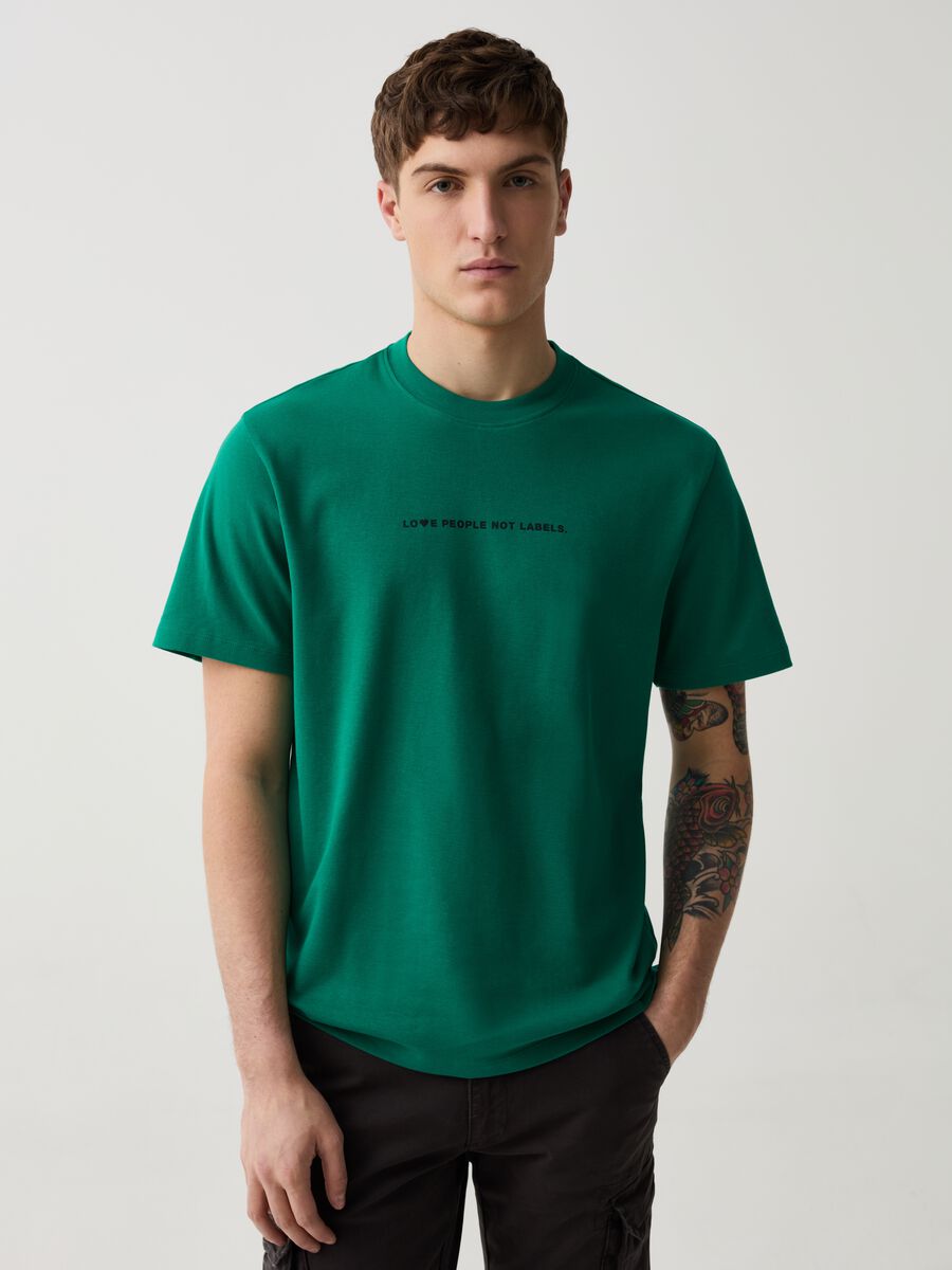 T-shirt con stampa lettering_0