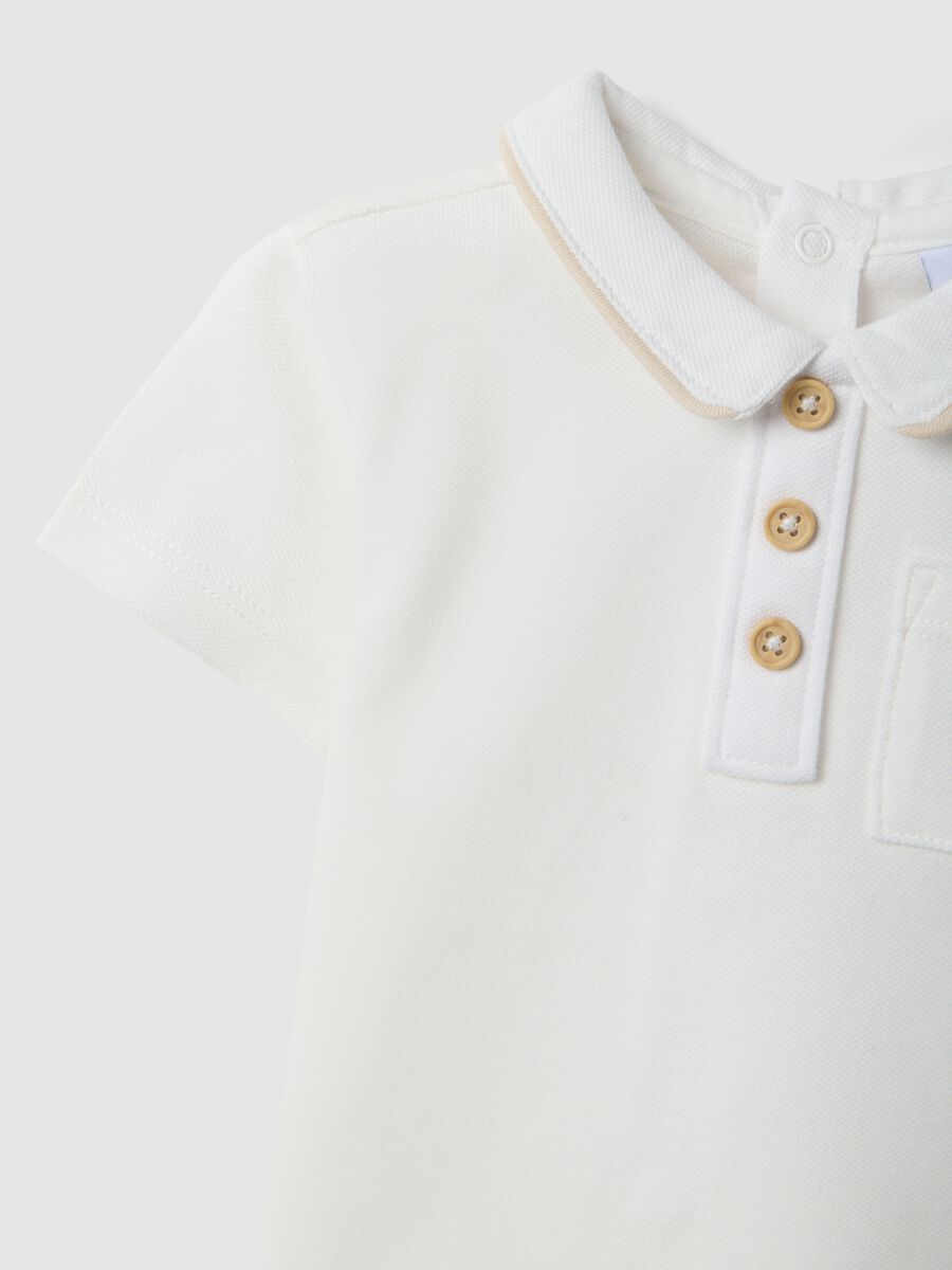 Polo in puro cotone bianca da neonato regular fit con ricami_3