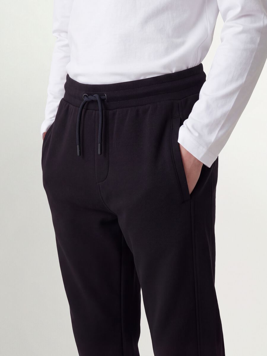 Black organic cotton jogger trousers_2