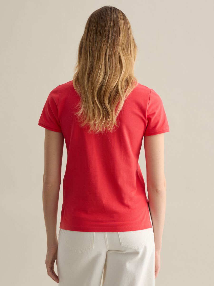 Red short-sleeved polo shirt in piquet_3