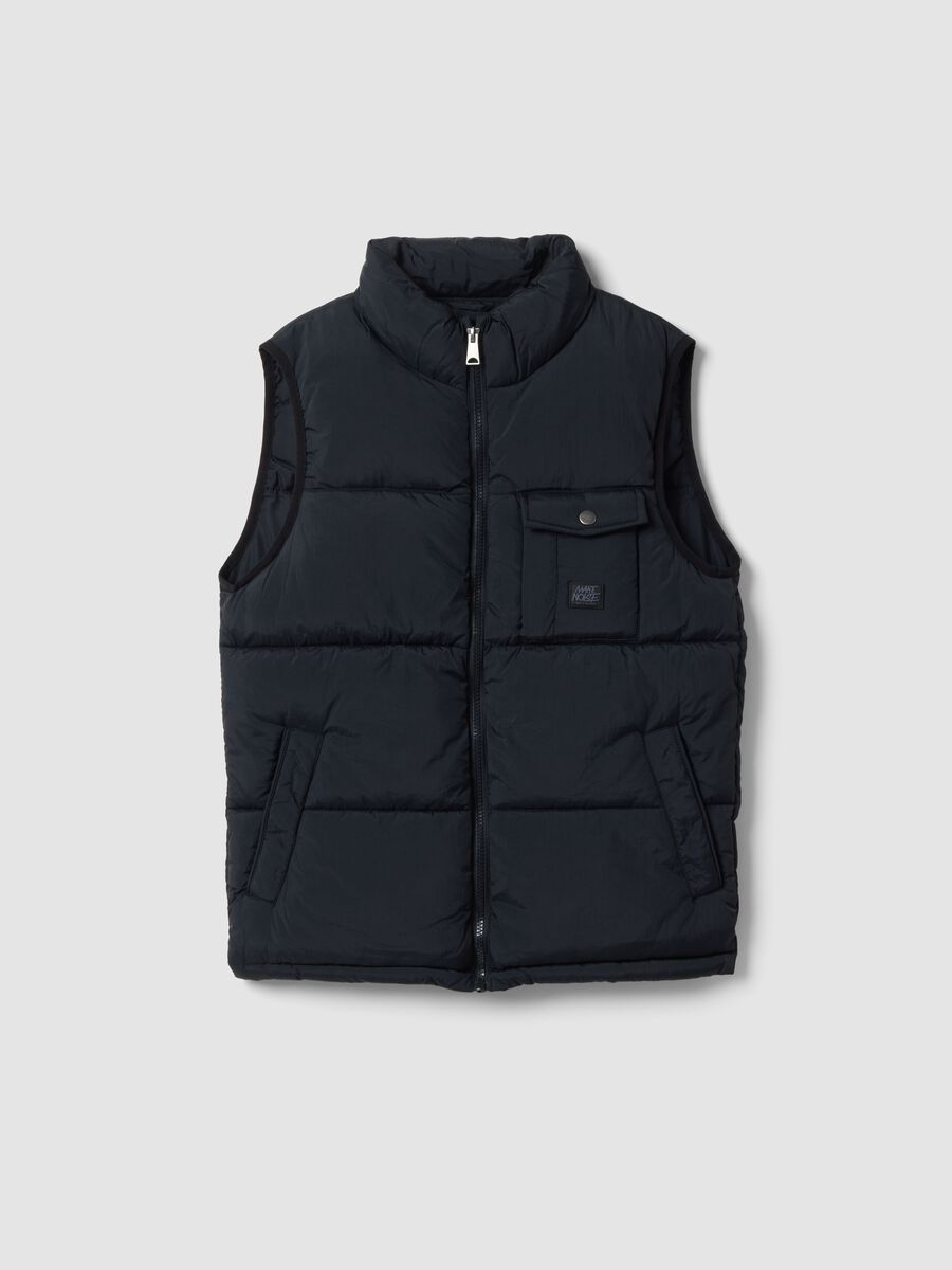 Black water-repellent padded gilet with zip and high neck for boys_0