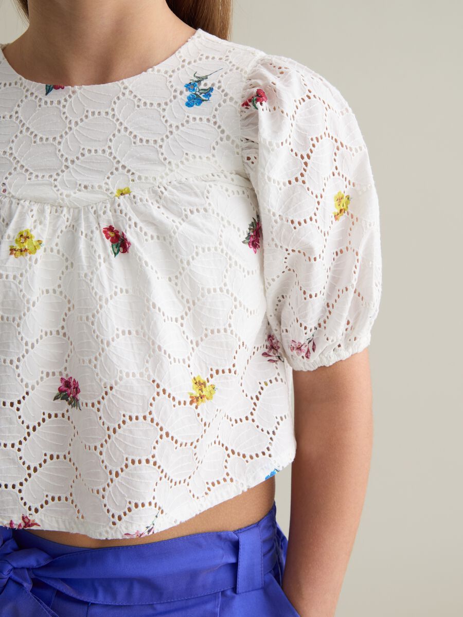 White broderie anglaise blouse with flowers_2