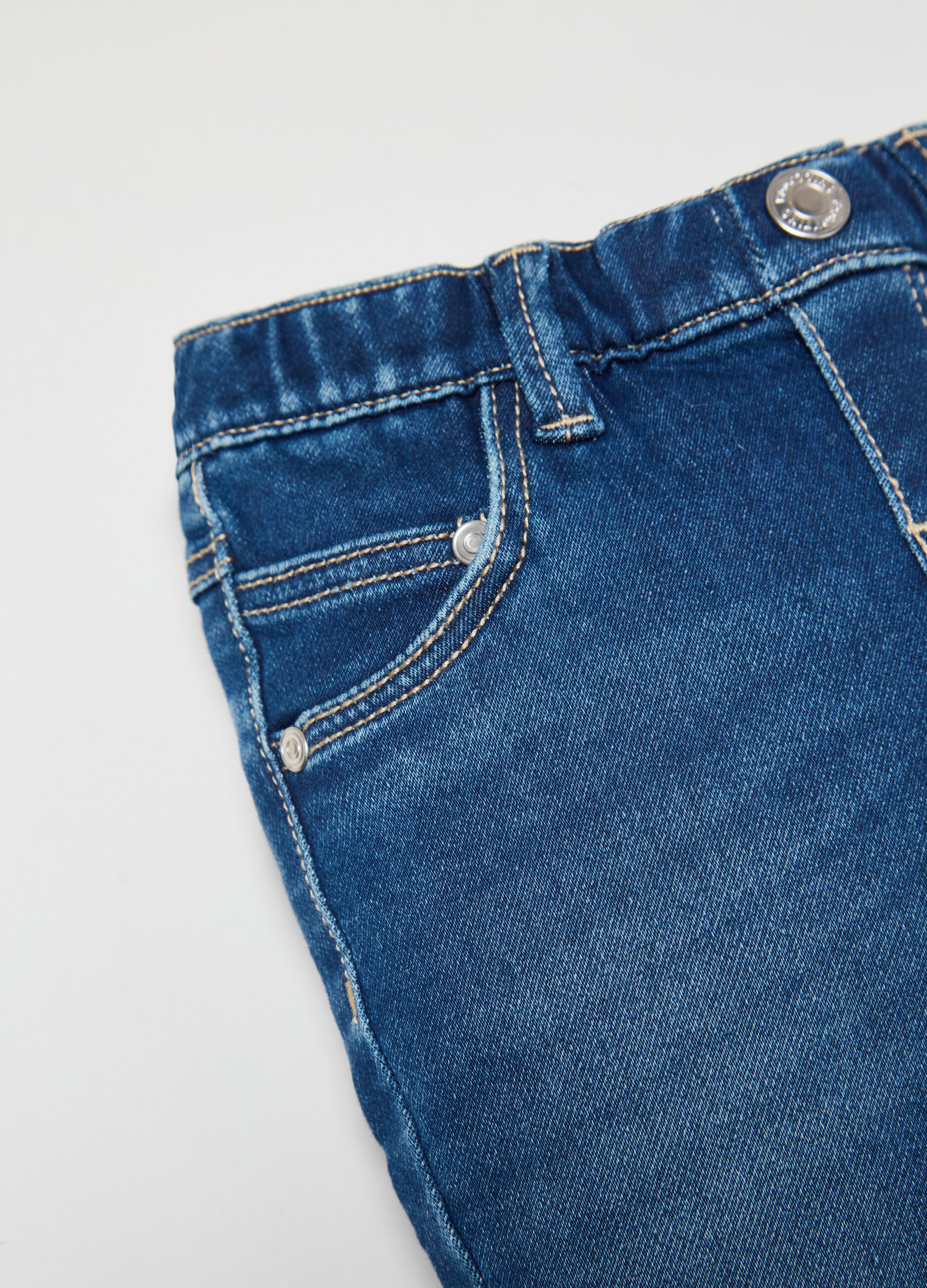 Jeans slim fit con tasche_2