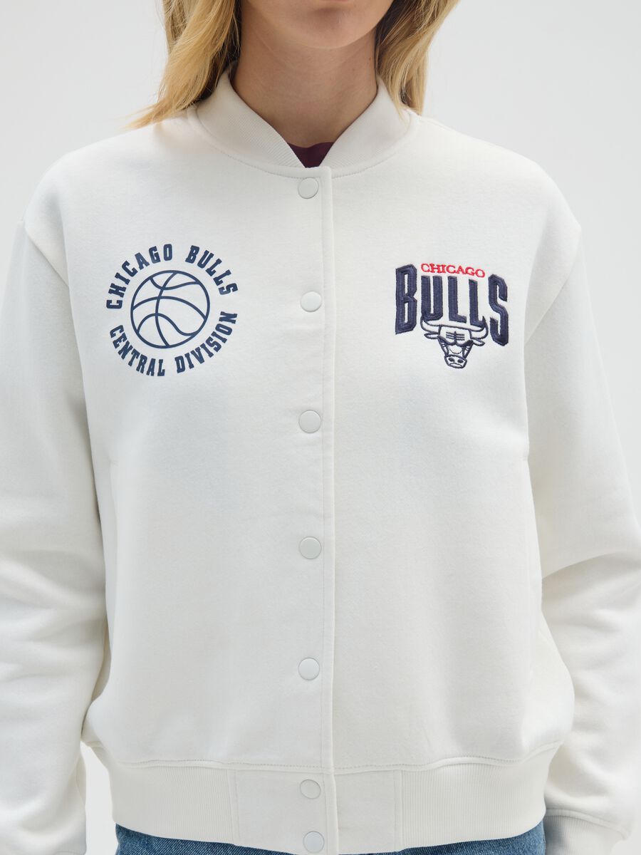 Felpa in misto cotone bianca oversize con stampa Chicago Bulls_3