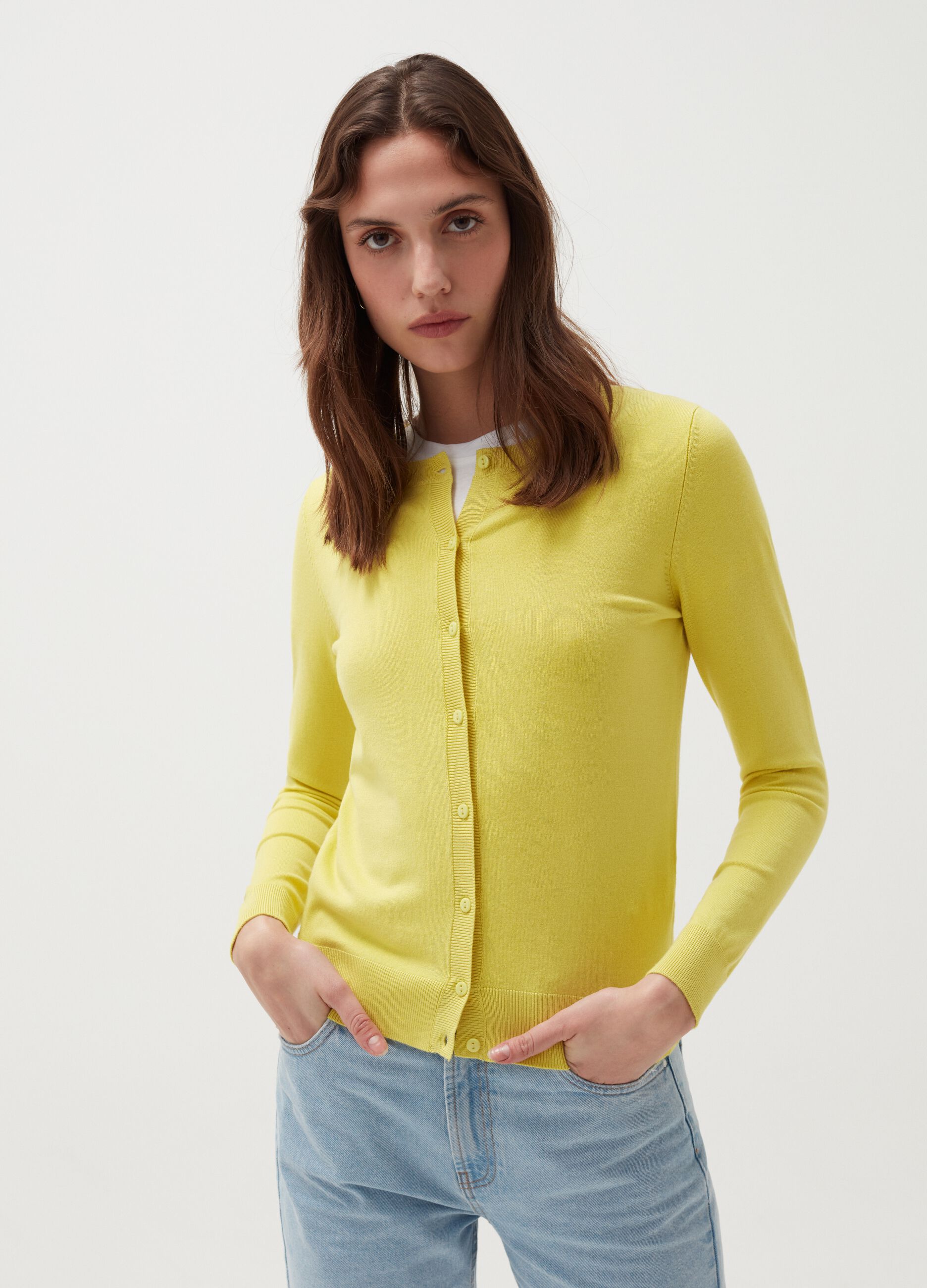 Cardigan girocollo con bottoni