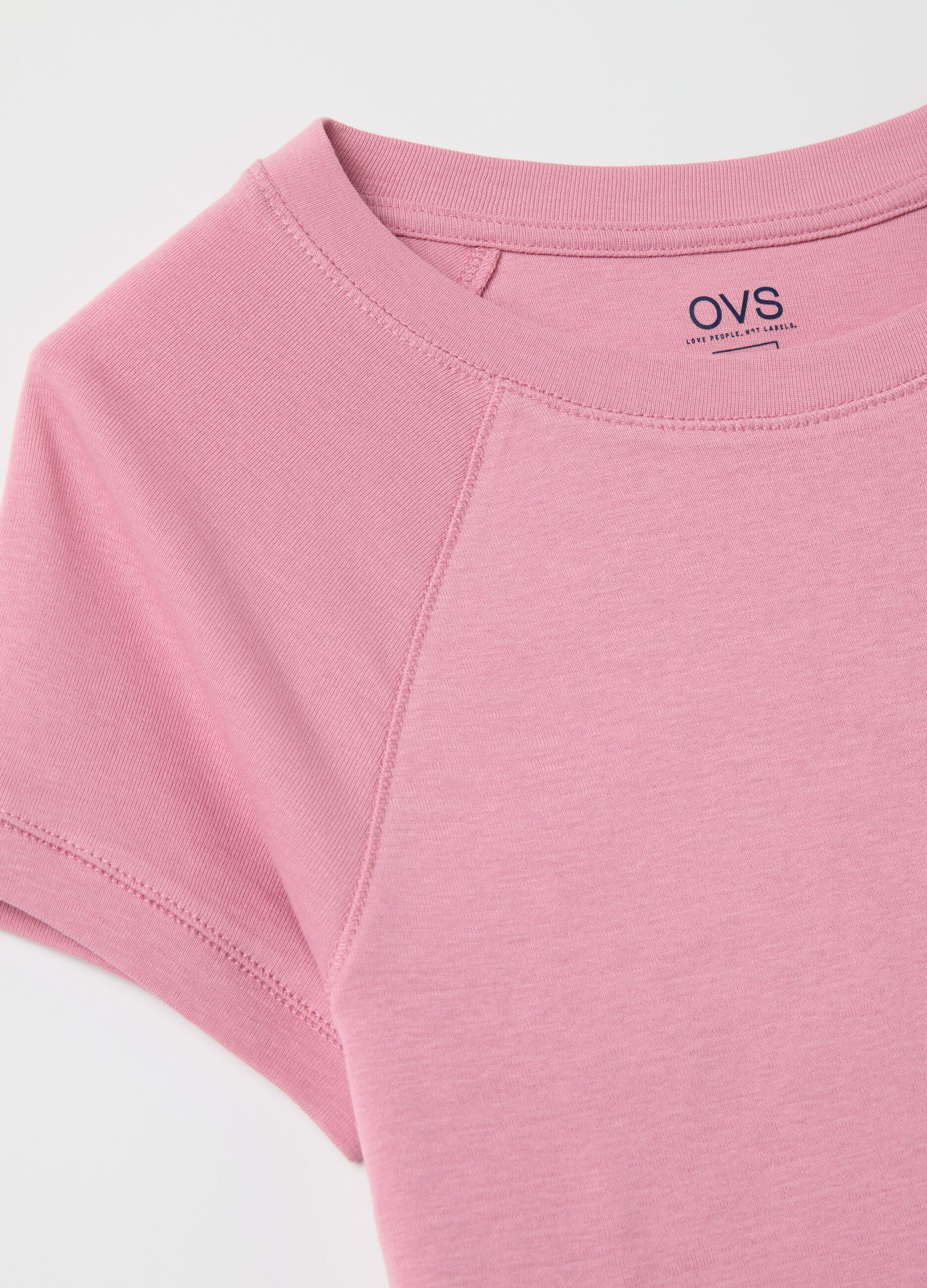 T-shirt with raglan sleeves