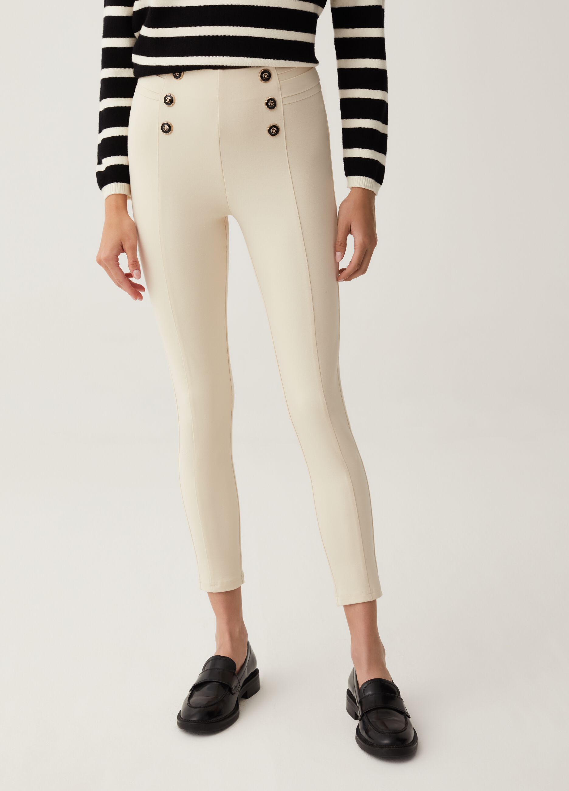 Leggings cropped con bottoni