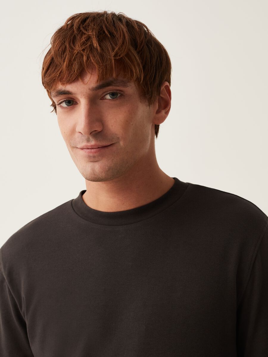 Long-sleeved T-shirt with round neck_0