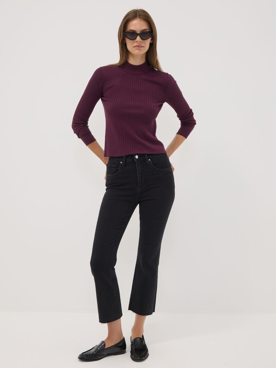 Maglia viola in misto viscosa a costine con Collo rialzato_2