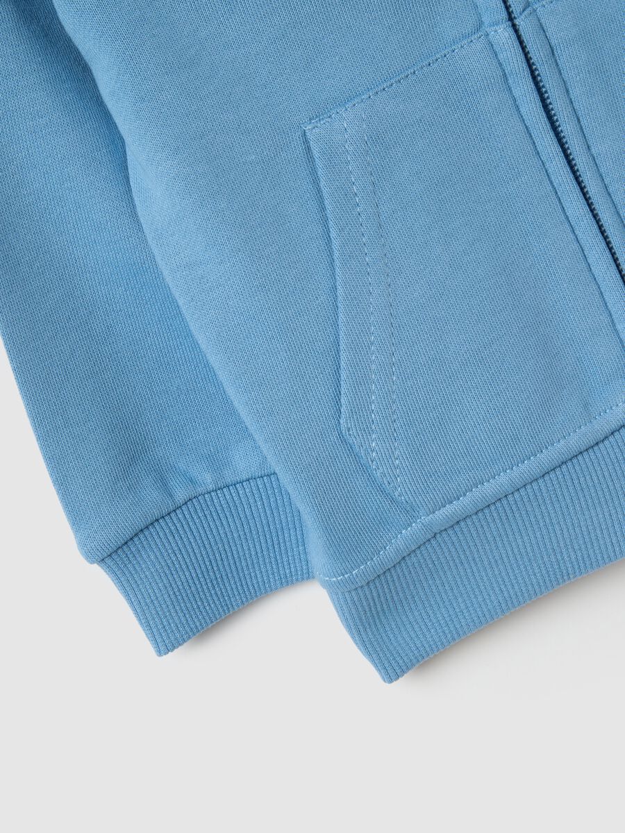 Blue pure cotton hoodie for boys in regular fit with zip_2