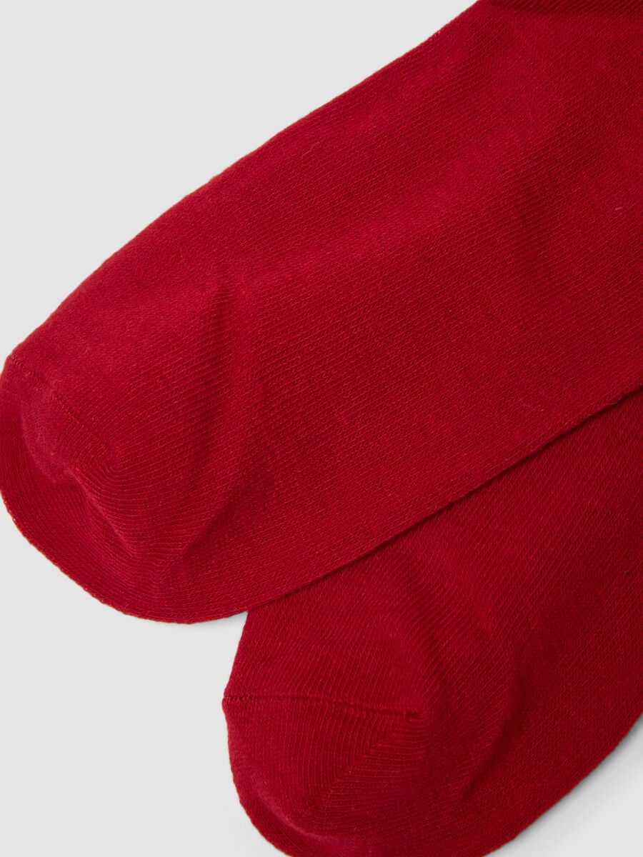 Calze lunghe rosse in cotone elasticizzato con motivo natalizio_2