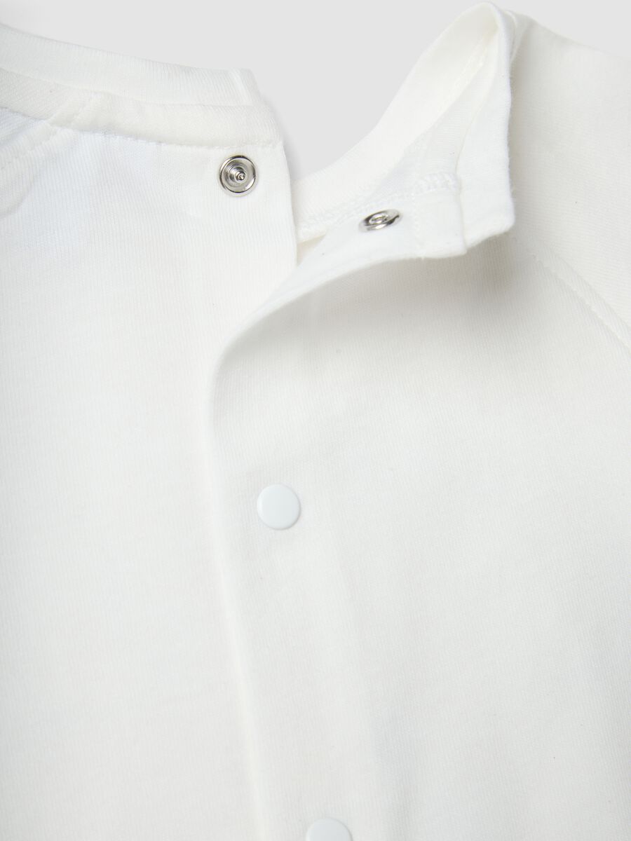 Set in puro cotone multicolor da neonato con stampa e bottoni_3