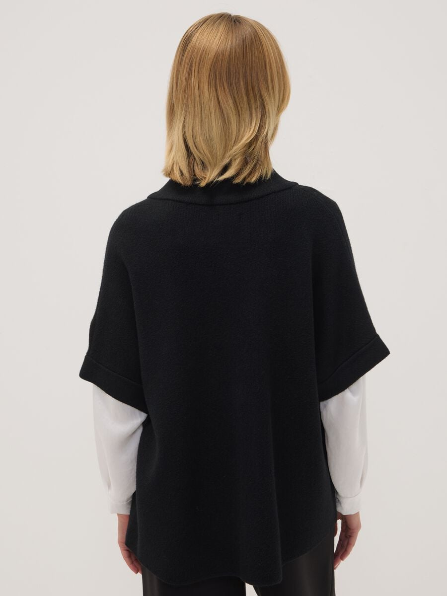 Cardigan nero in misto viscosa con alamari regular fit_3