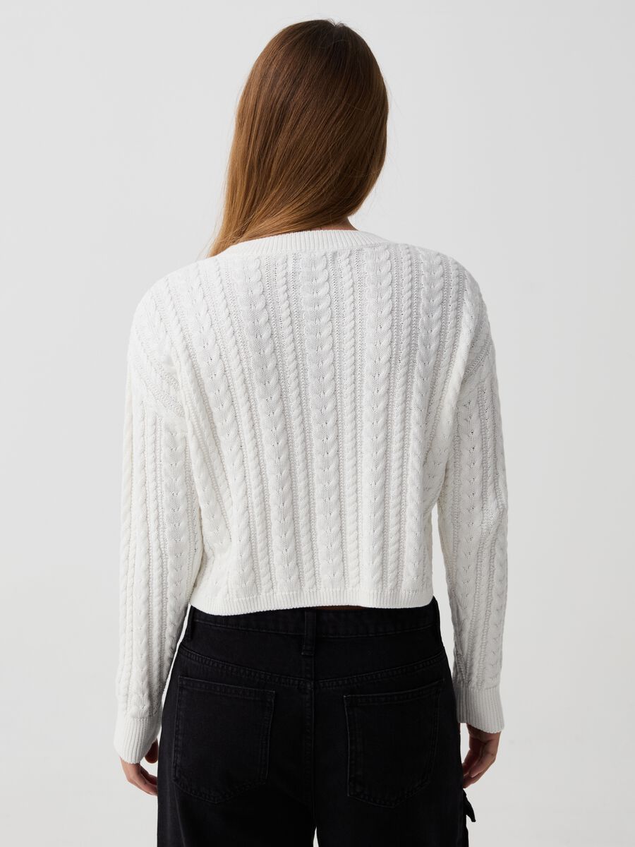 Crop pullover with cable-knit design_2