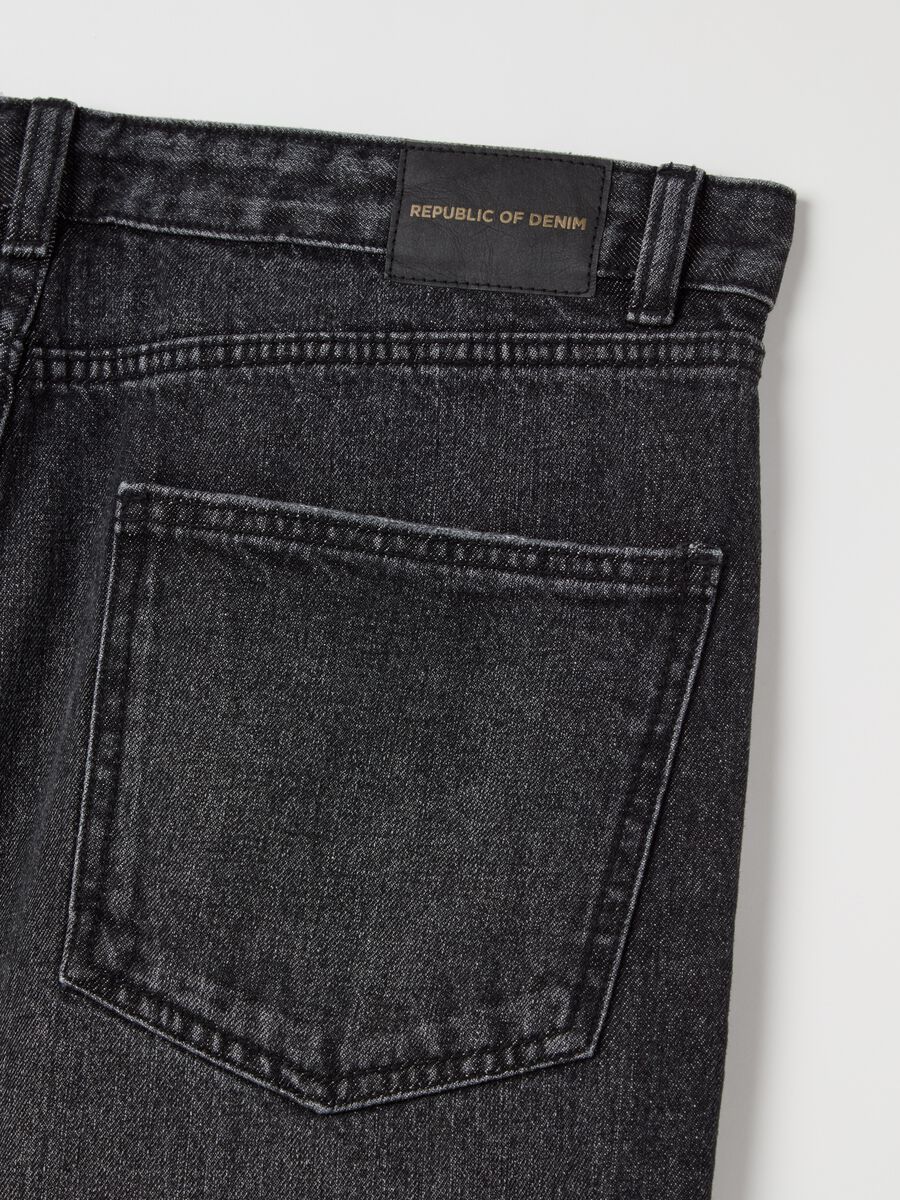 Tapered-fit regular jeans with fading_5