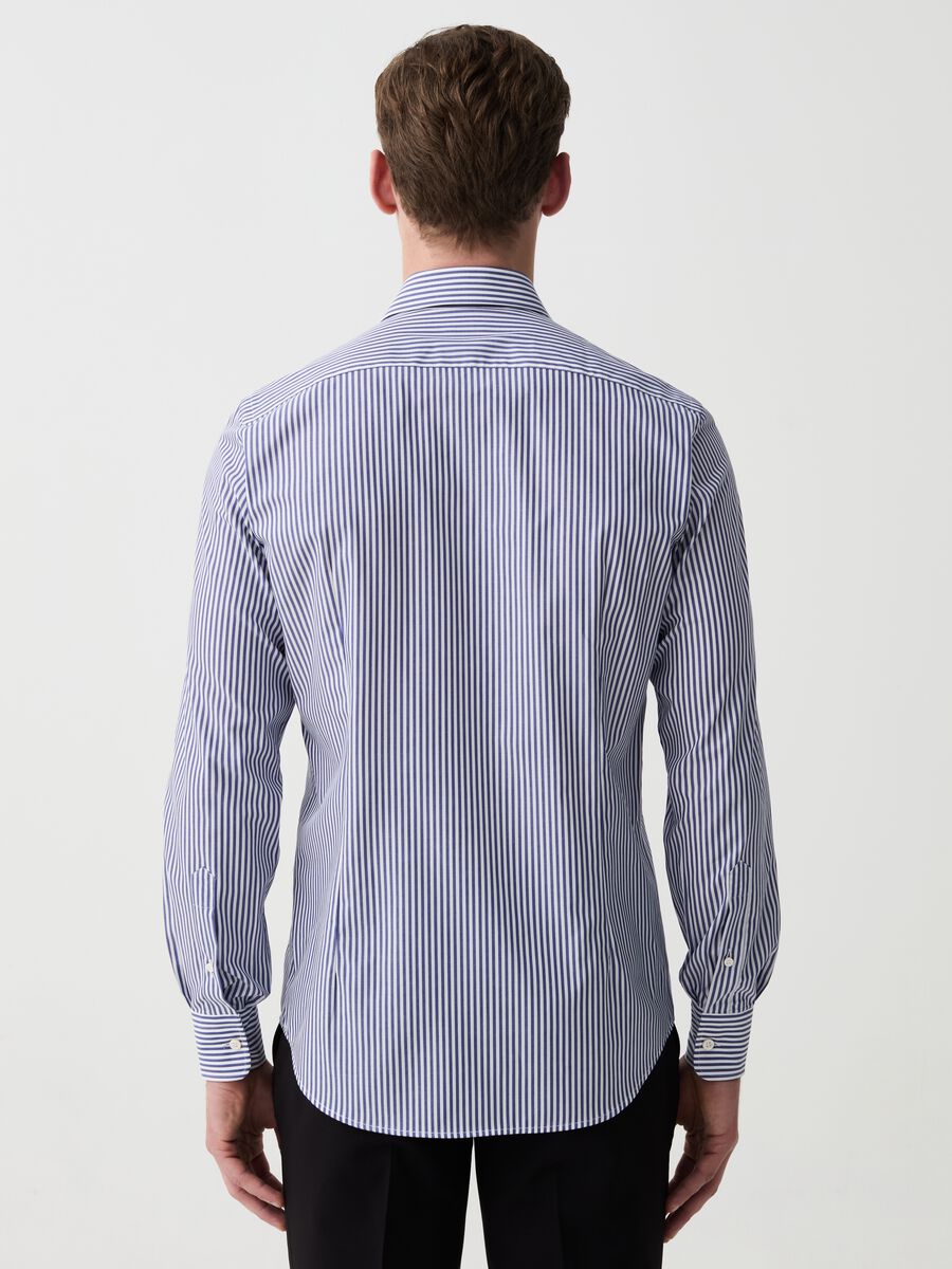 Slim-fit easy-iron shirt with stripes_2