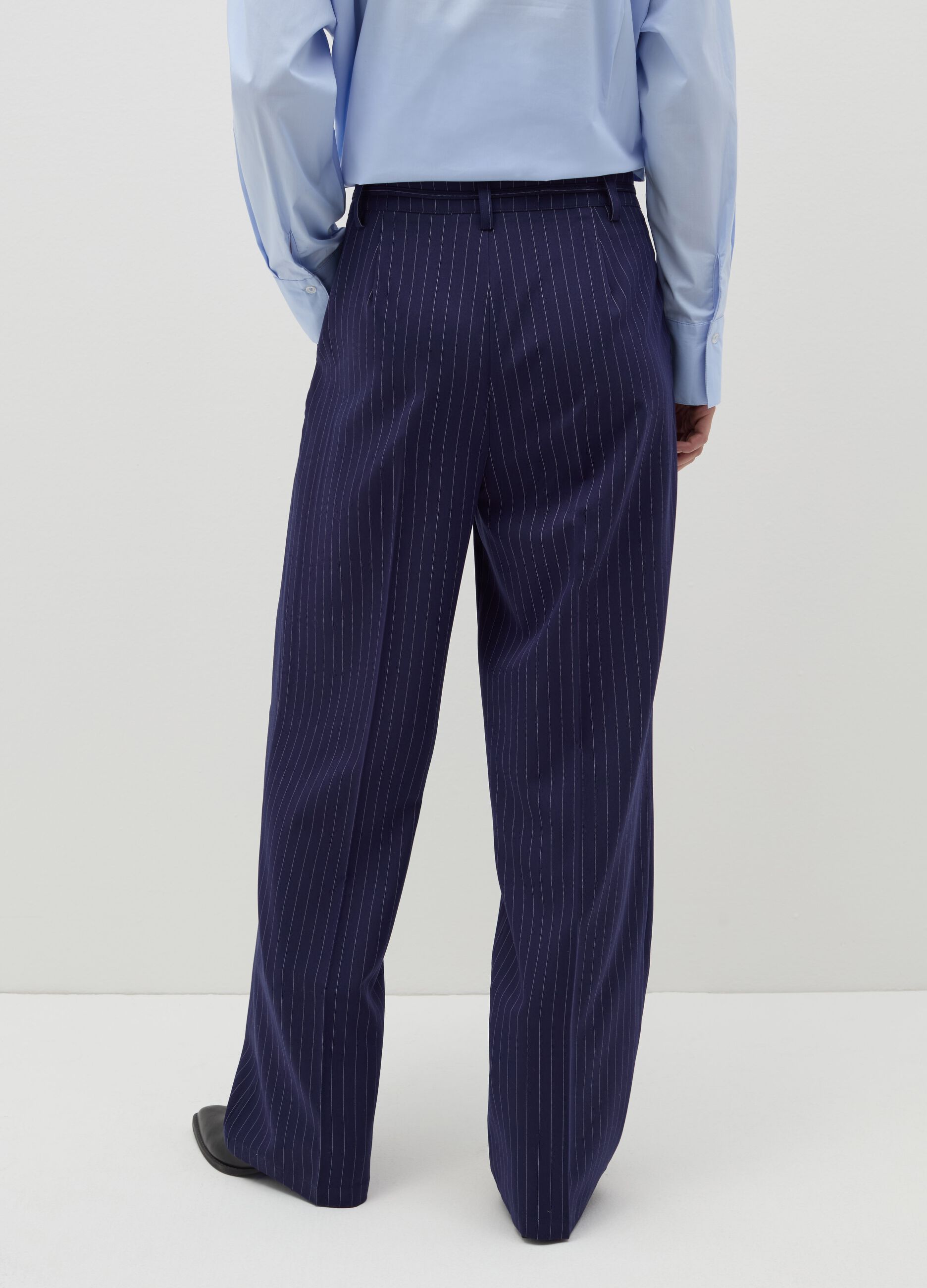 Pantalone gessato a gamba larga blu con cintura