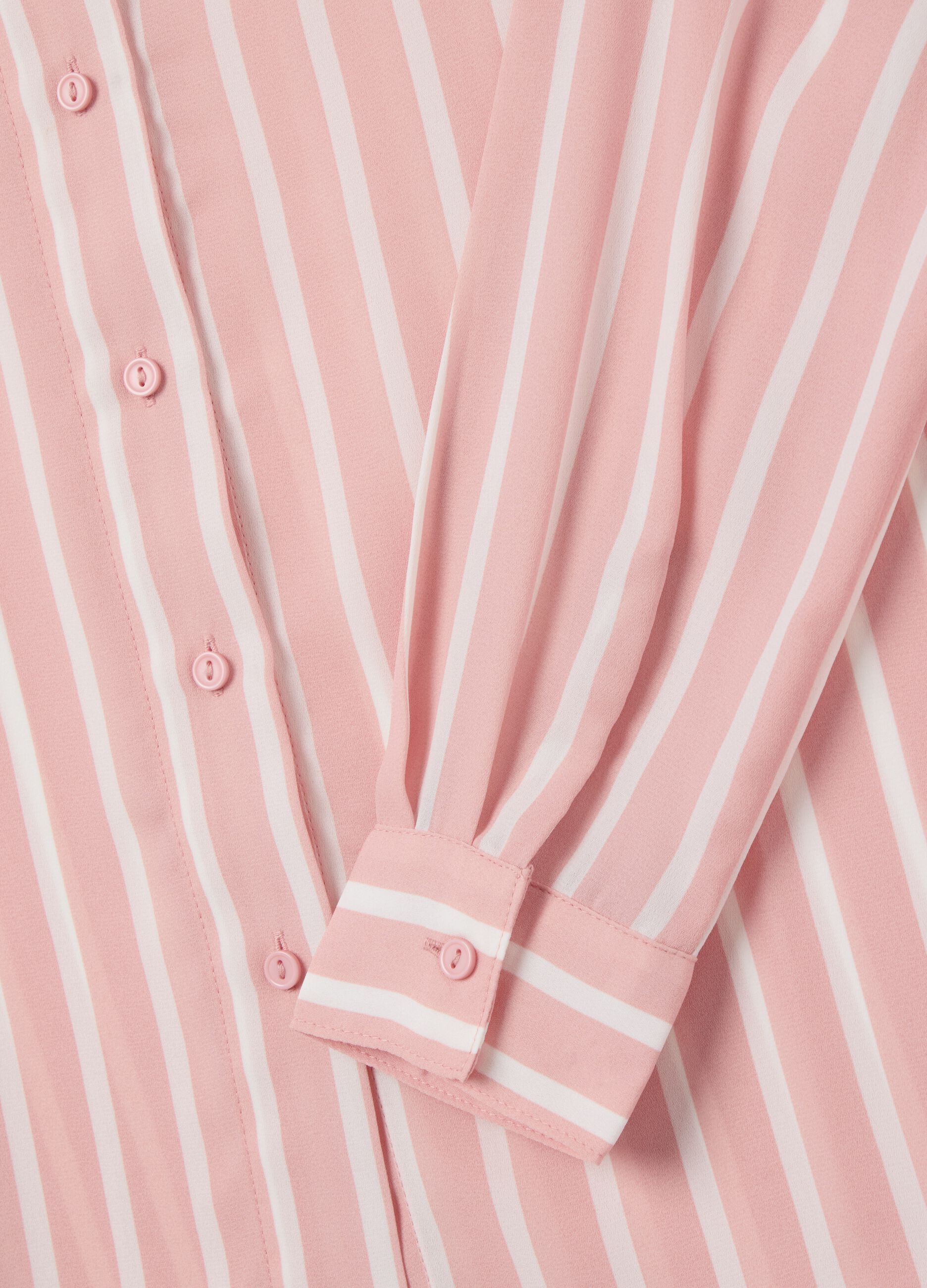 Shirt with all-over print.