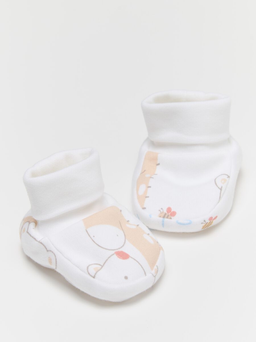 Hat and shoes set with giraffe and teddy bear print_1