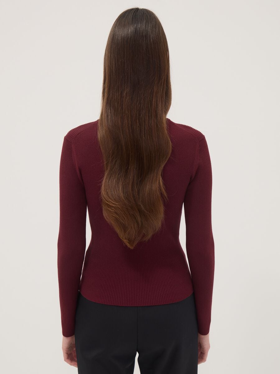Maglia rossa in misto viscosa a costine con bottoni fitted_3
