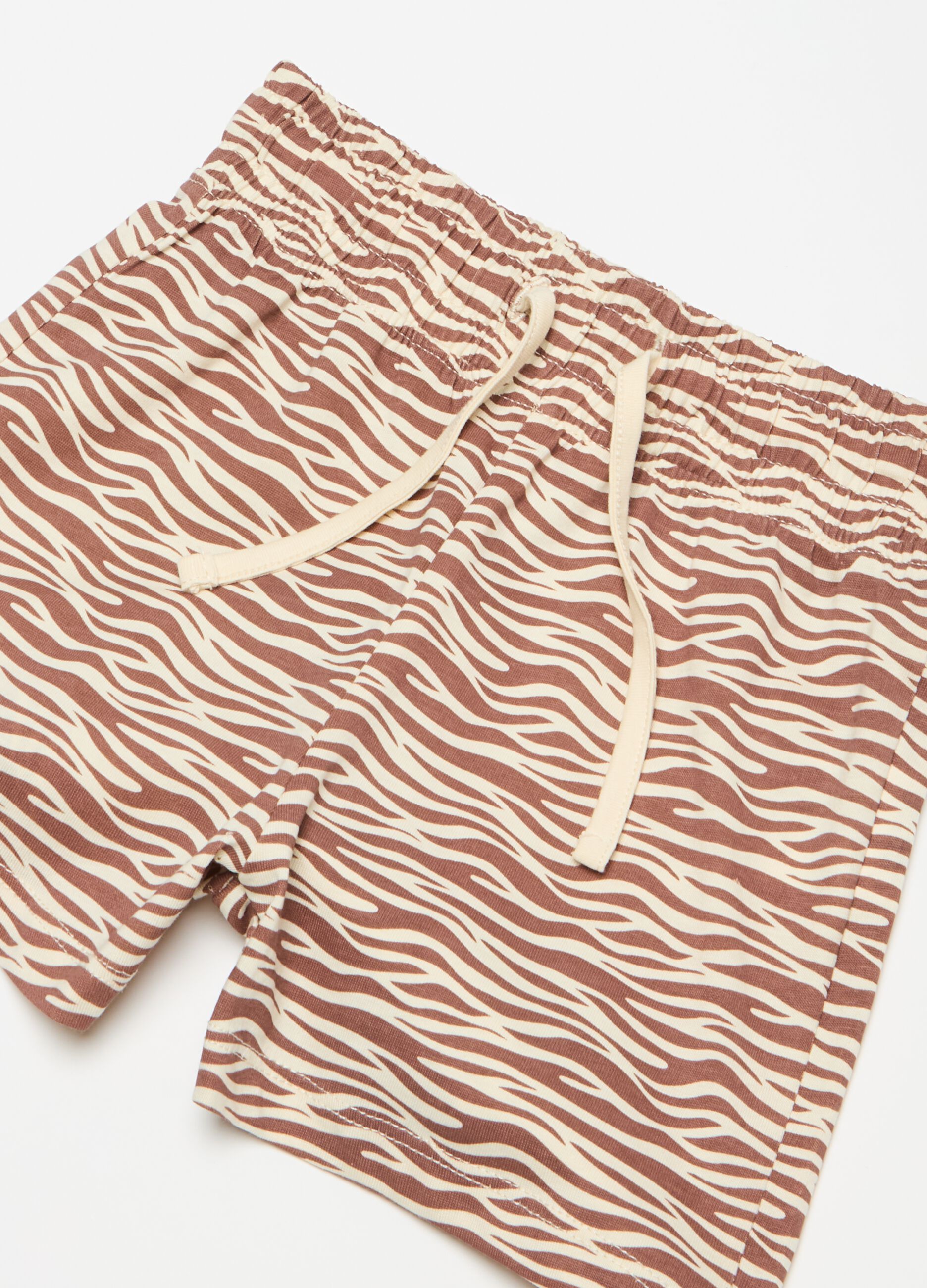 Shorts with speckled print