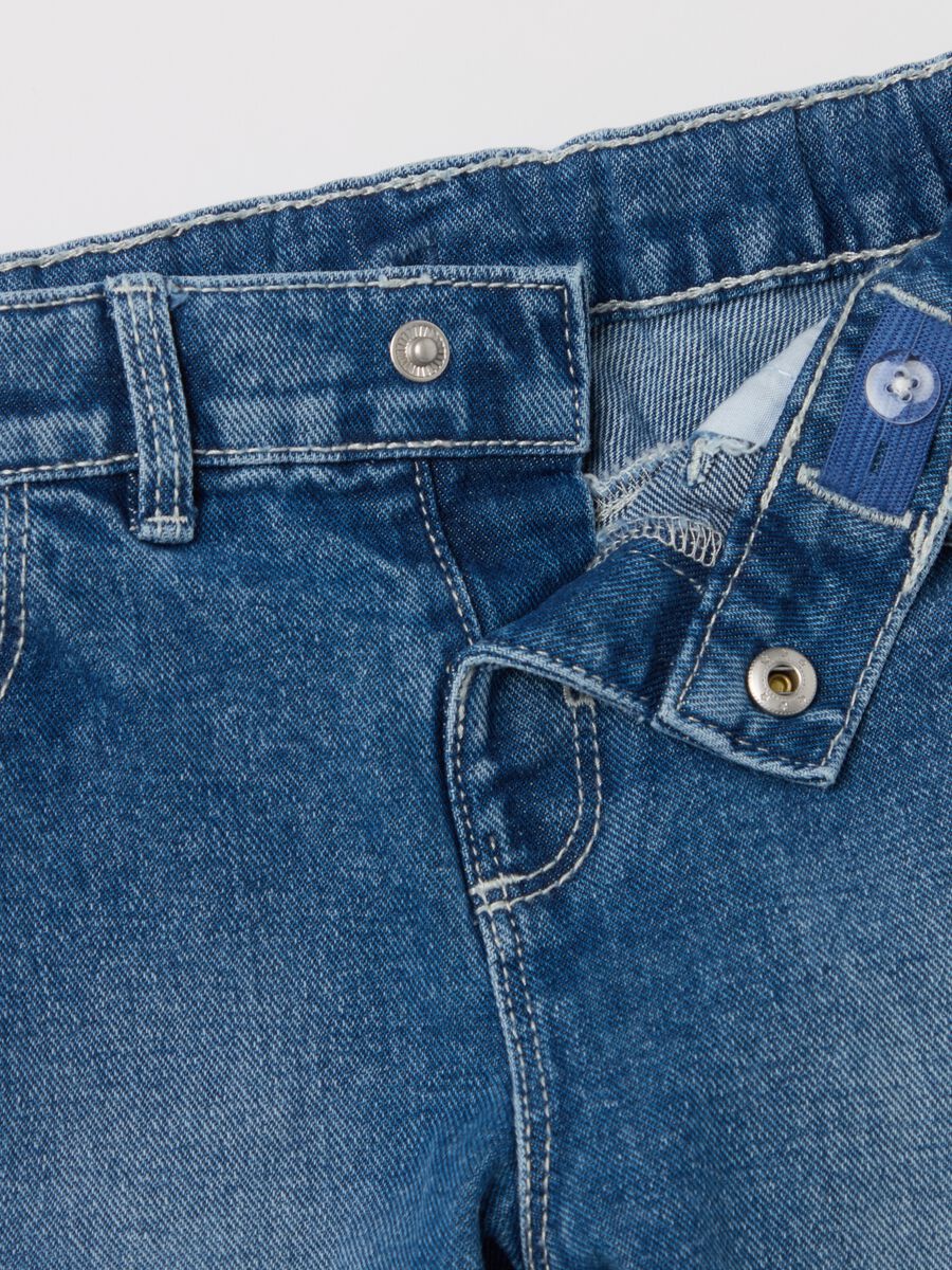 Five-pocket jeans with crocodiles print_3