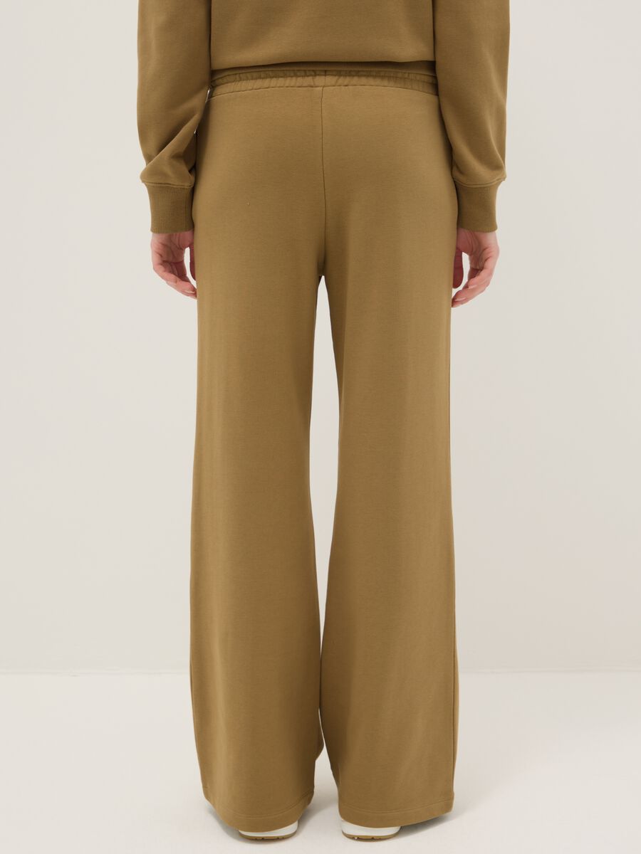 Brown cotton blend regular fit jogger trousers_2