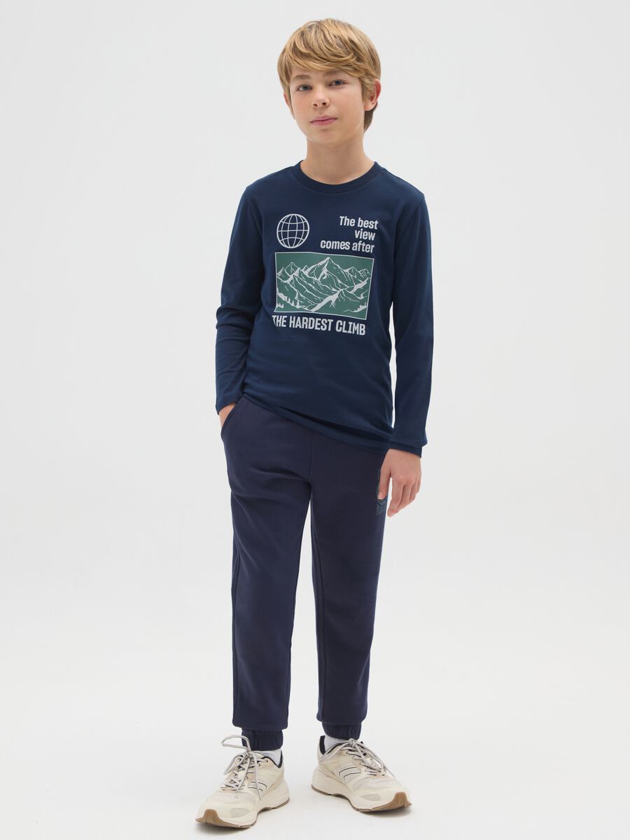 Boy's blue regular fit cotton trousers with print_0