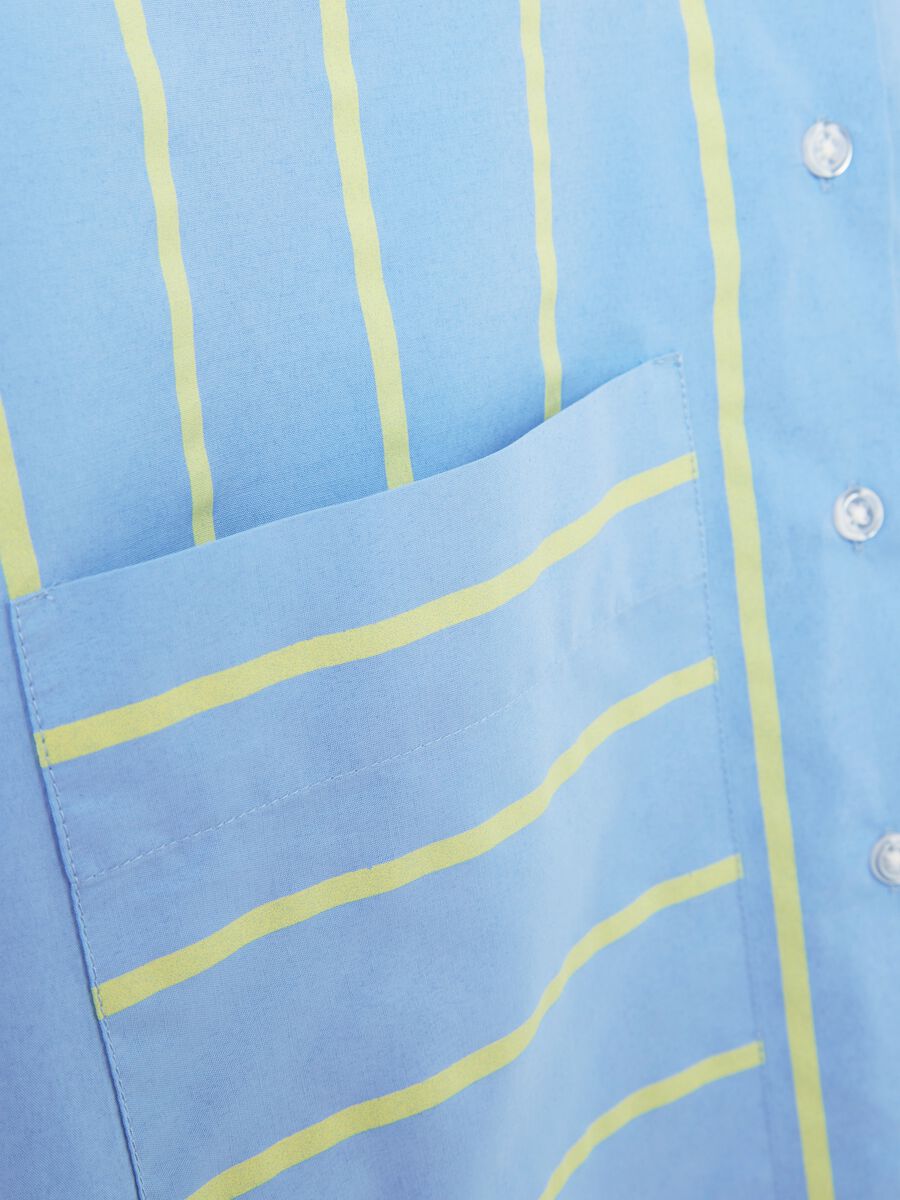 Boxy-fit shirt in poplin with light blue striped pattern_5