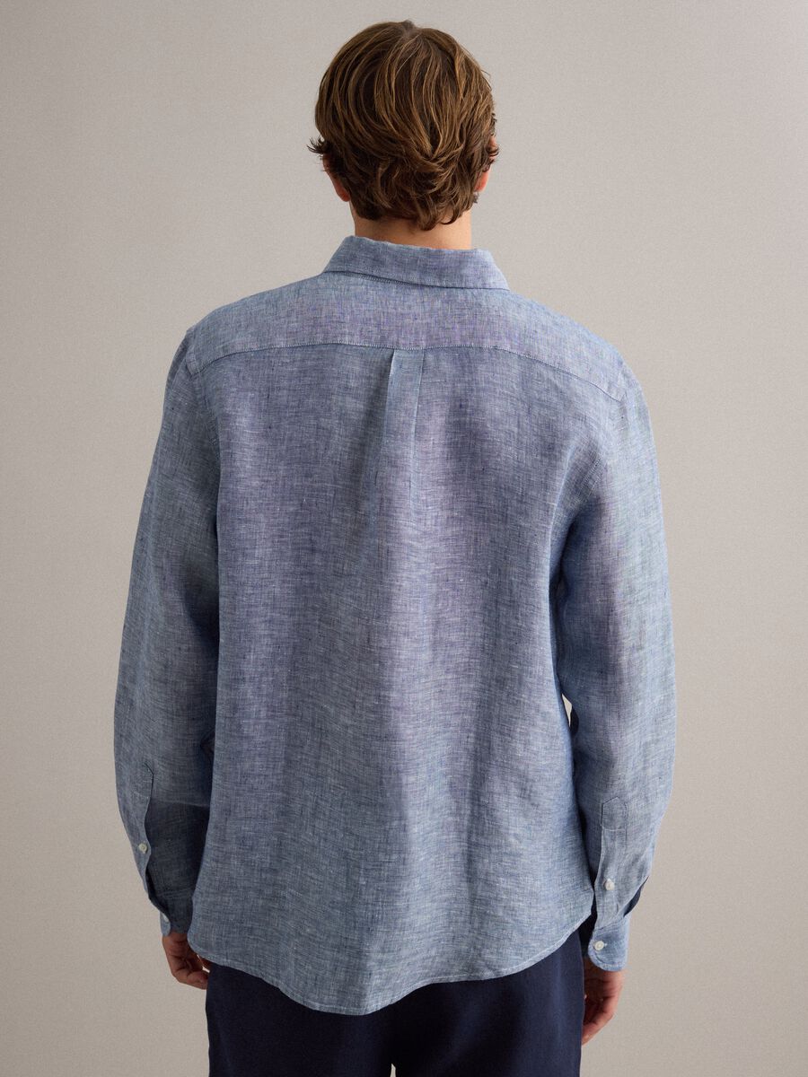 Camicia azzurra in puro lino con collo button down regular fit_2