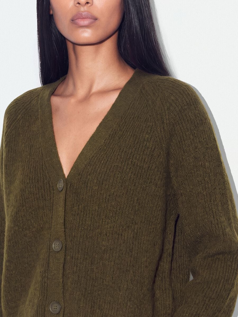Cardigan verde in lana elasticizzata con scollo profondo a V over fit_2